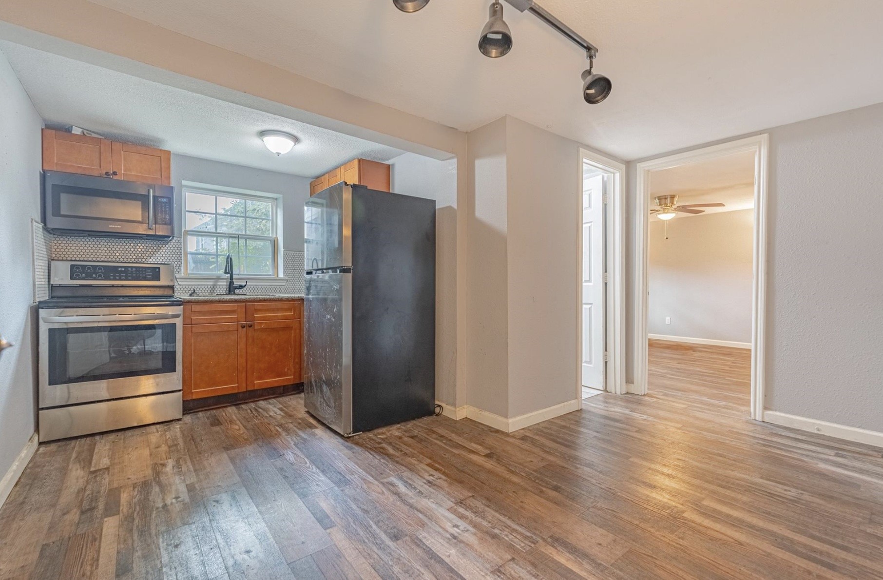 4206 Walker Street B Property Photo 1
