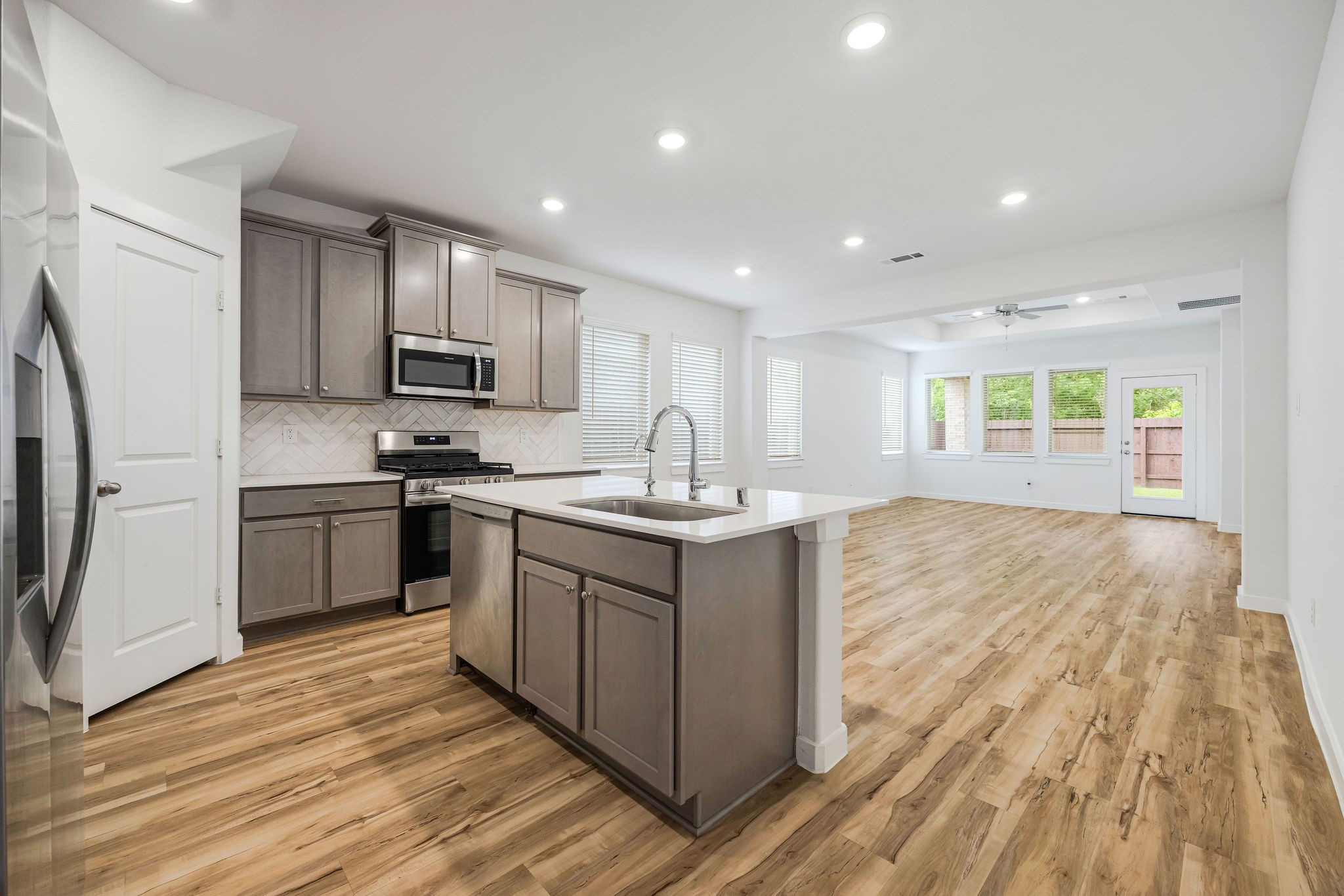 21647 Alberta Forest Circle Property Photo 5