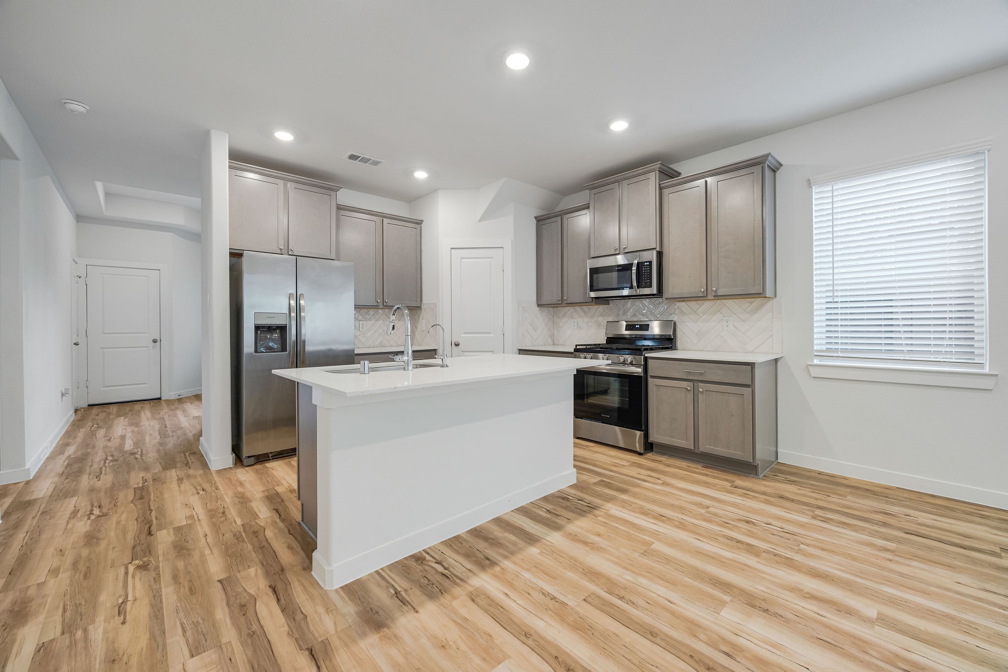 21647 Alberta Forest Circle Property Photo 6