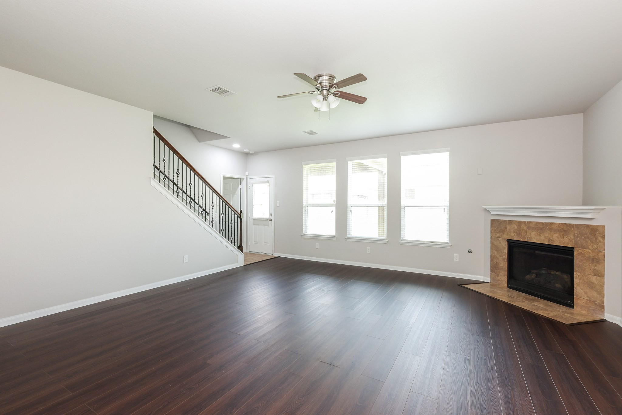 3305 Horizon Side Way Property Photo 3