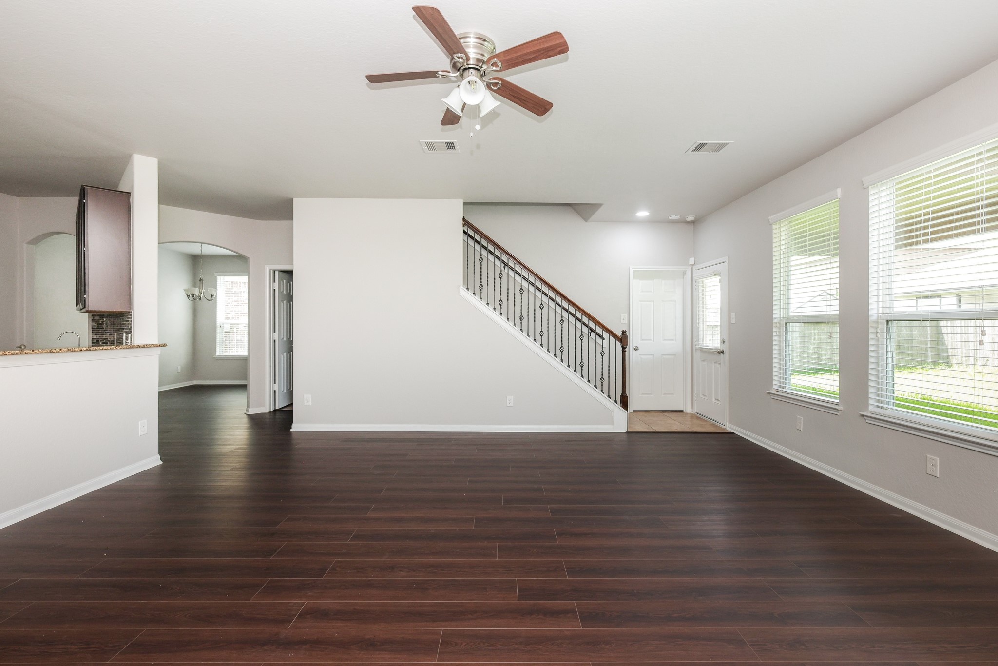 3305 Horizon Side Way Property Photo 4