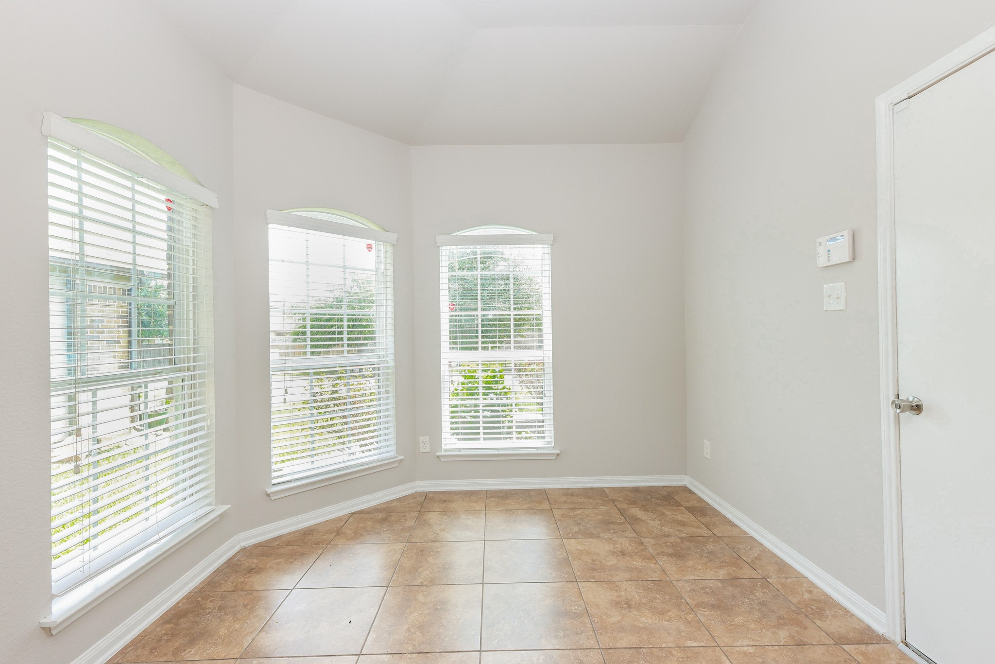 3305 Horizon Side Way Property Photo 10