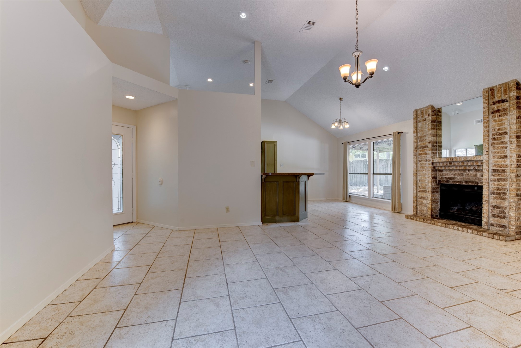 1906 Woodhue Drive Property Photo 4