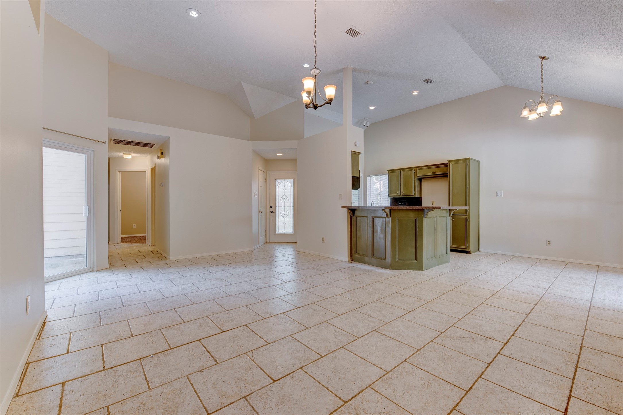 1906 Woodhue Drive Property Photo 6