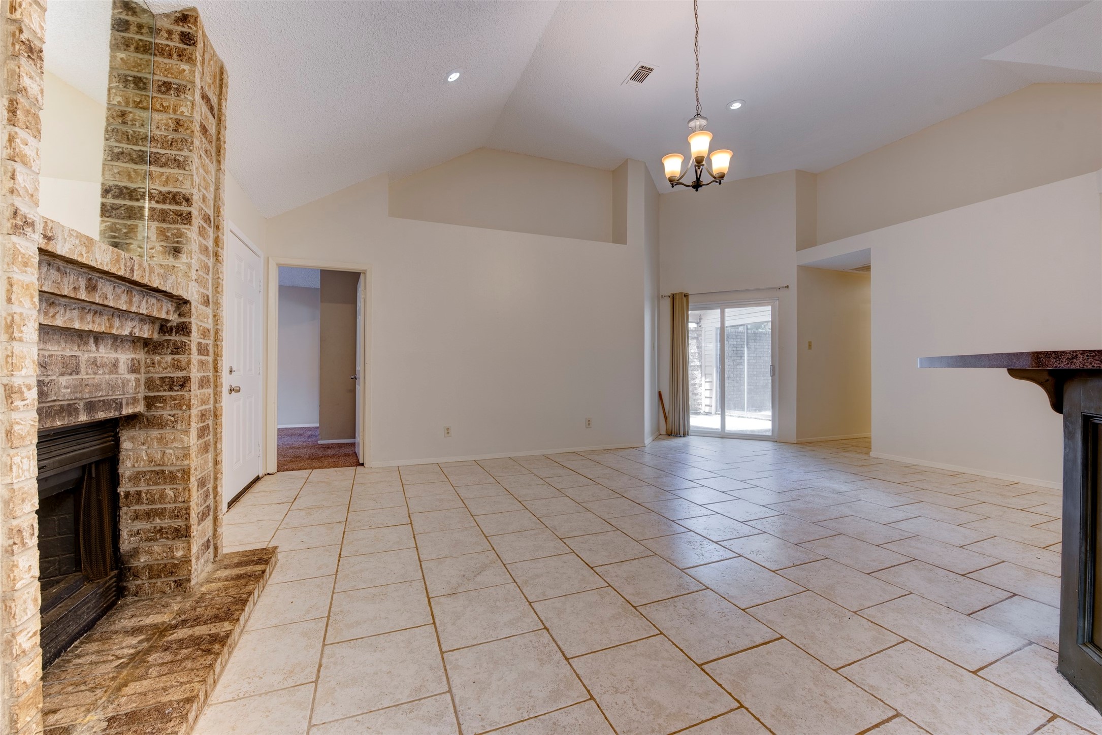 1906 Woodhue Drive Property Photo 8