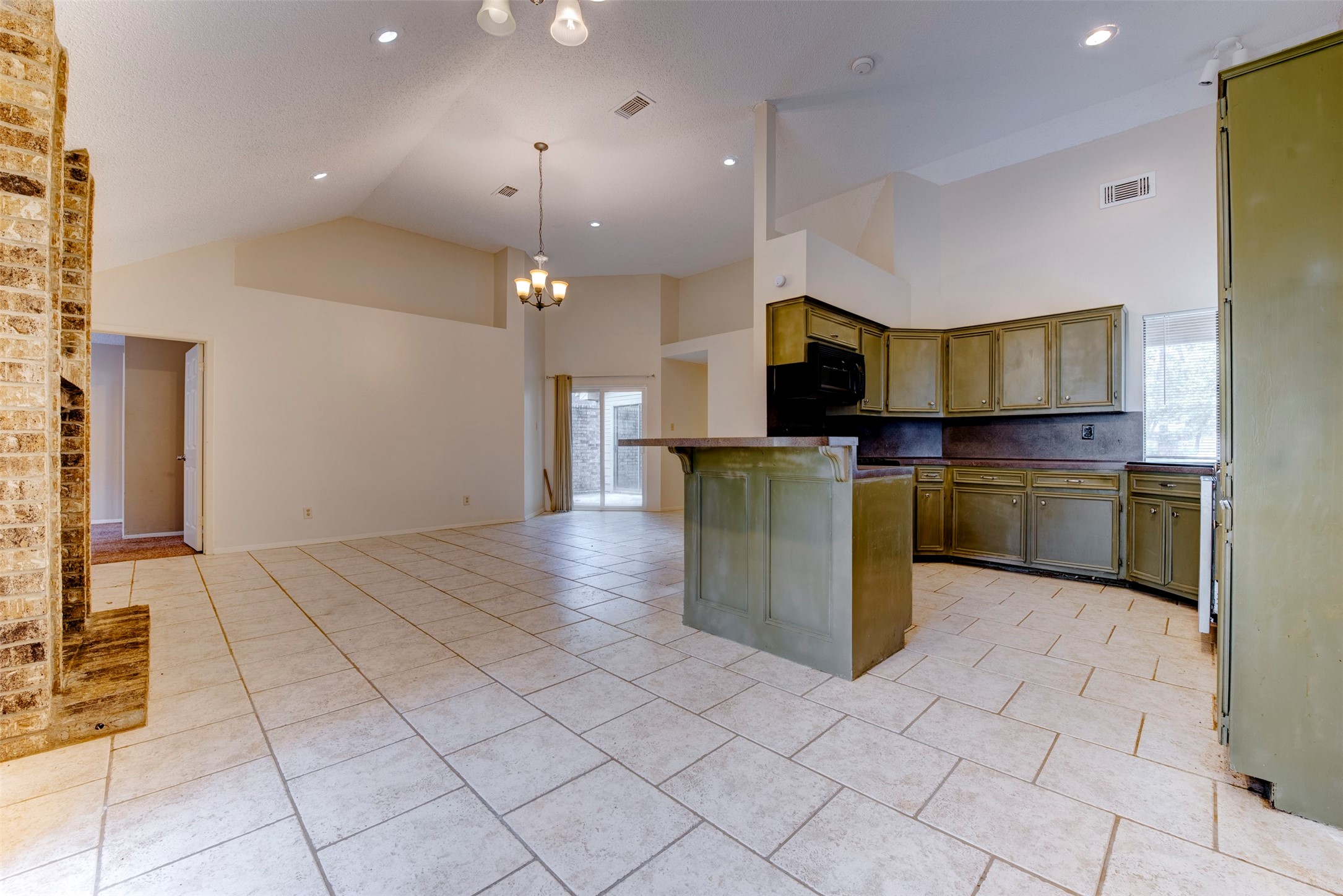 1906 Woodhue Drive Property Photo 10