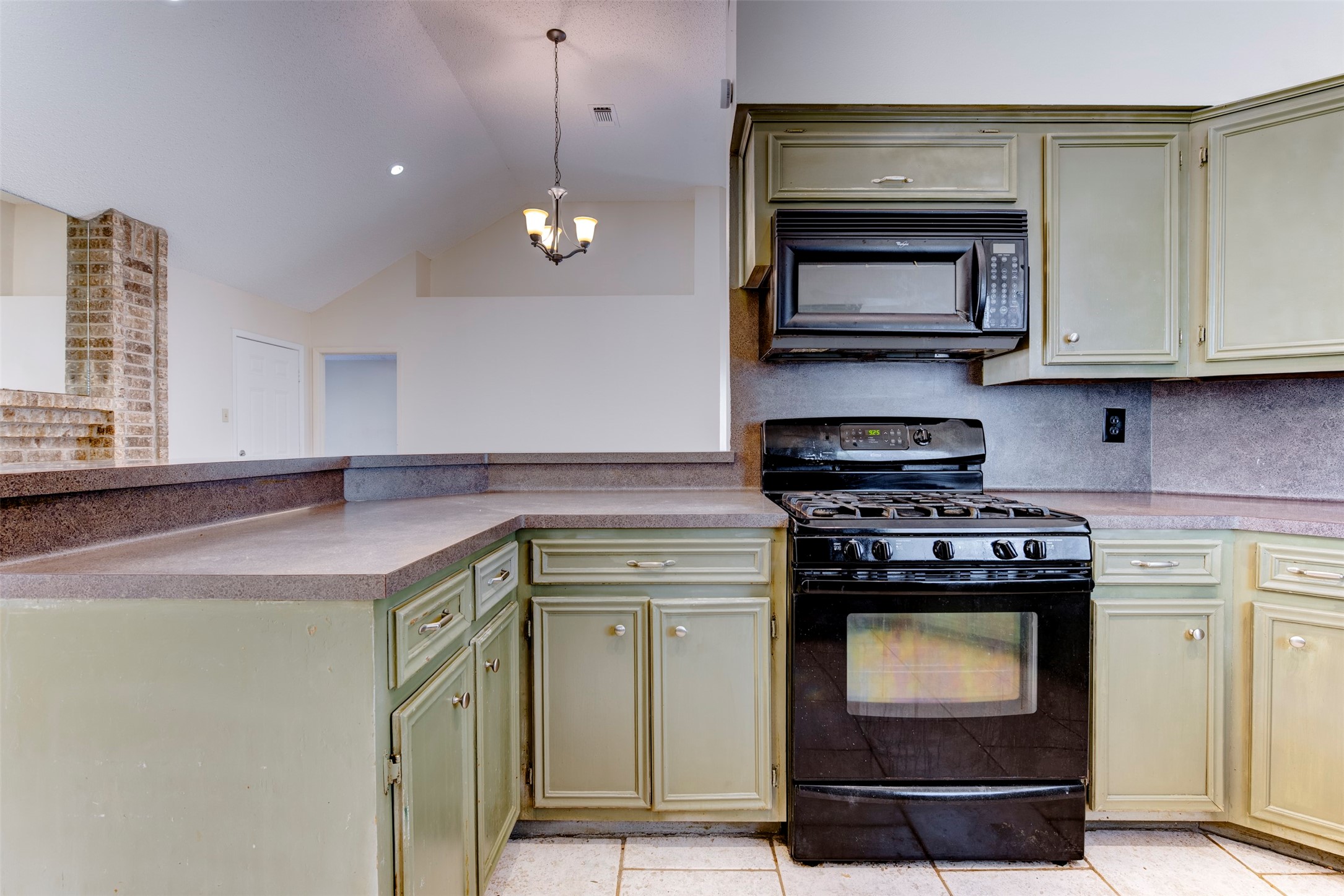 1906 Woodhue Drive Property Photo 11
