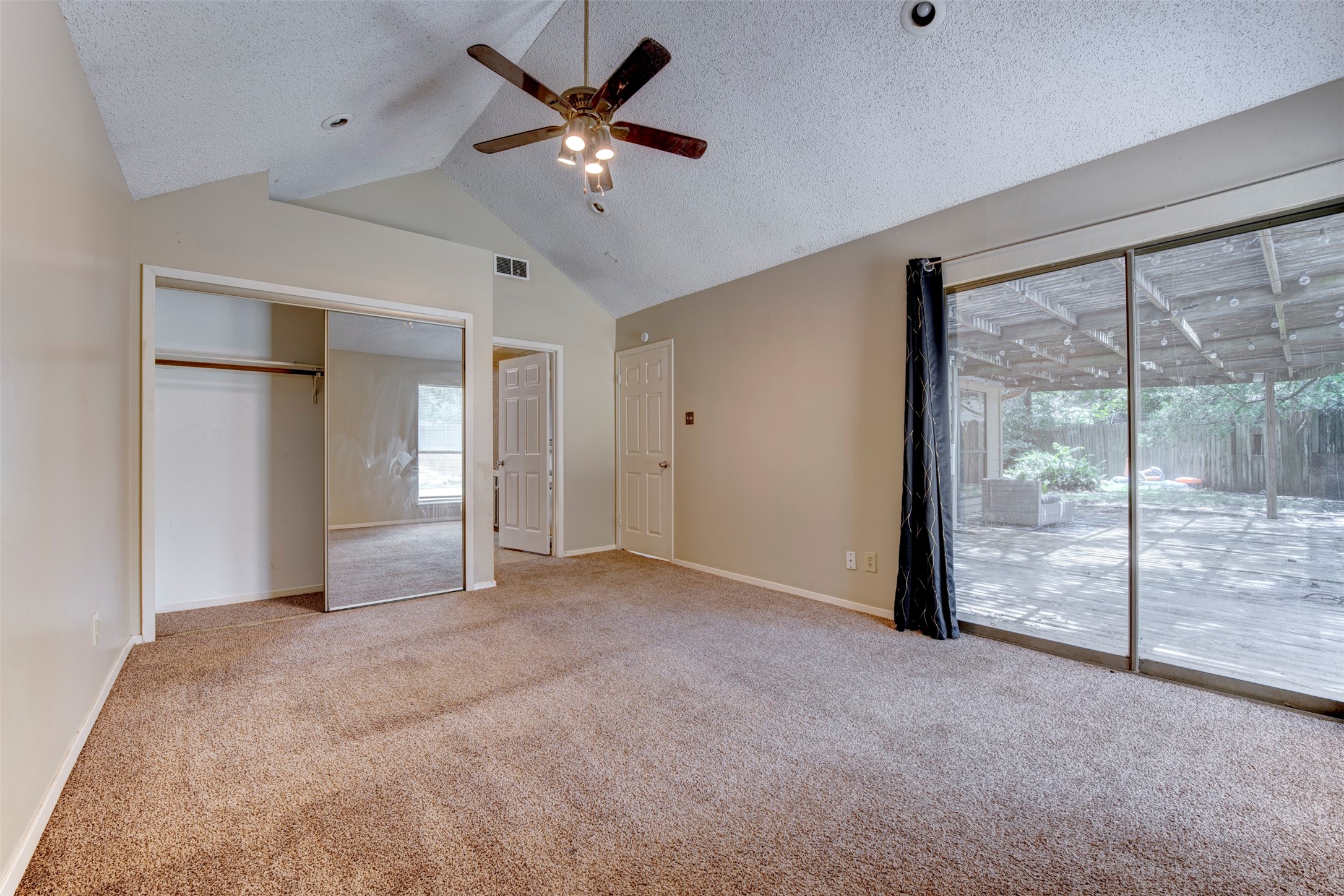 1906 Woodhue Drive Property Photo 16