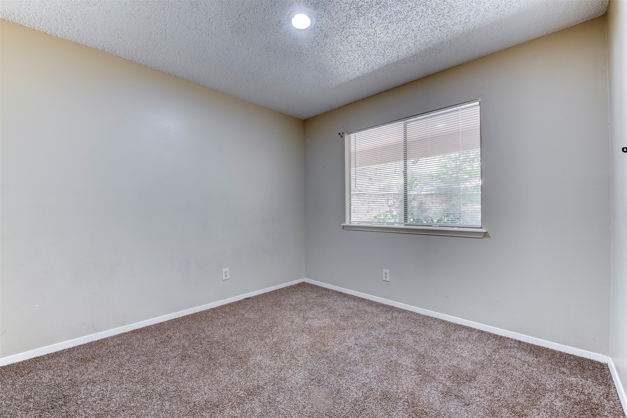1906 Woodhue Drive Property Photo 23