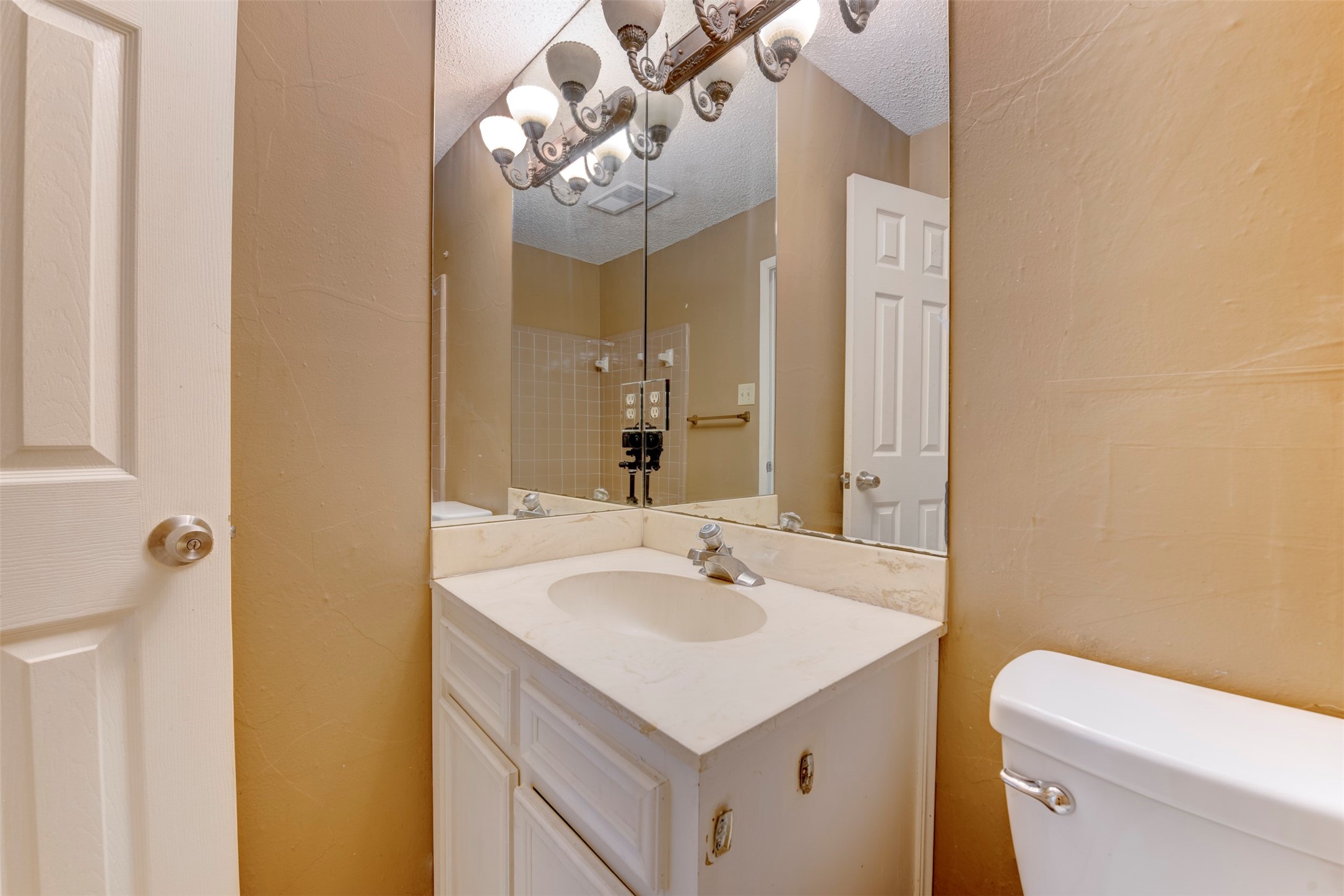 1906 Woodhue Drive Property Photo 26