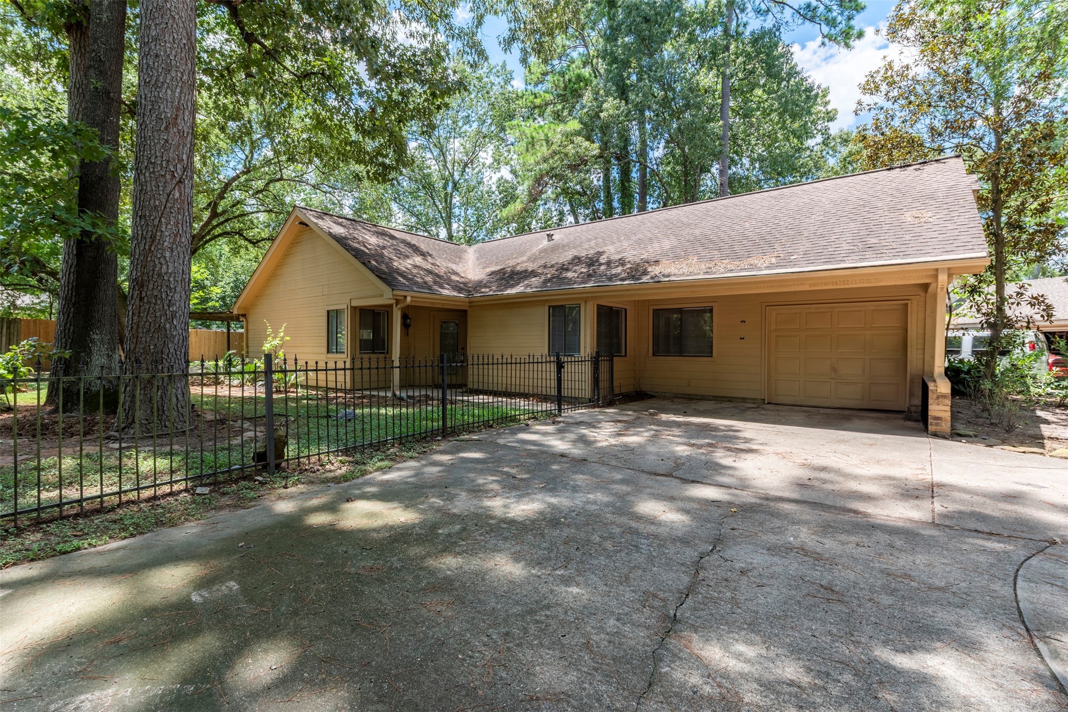 1906 Woodhue Drive Property Photo 31