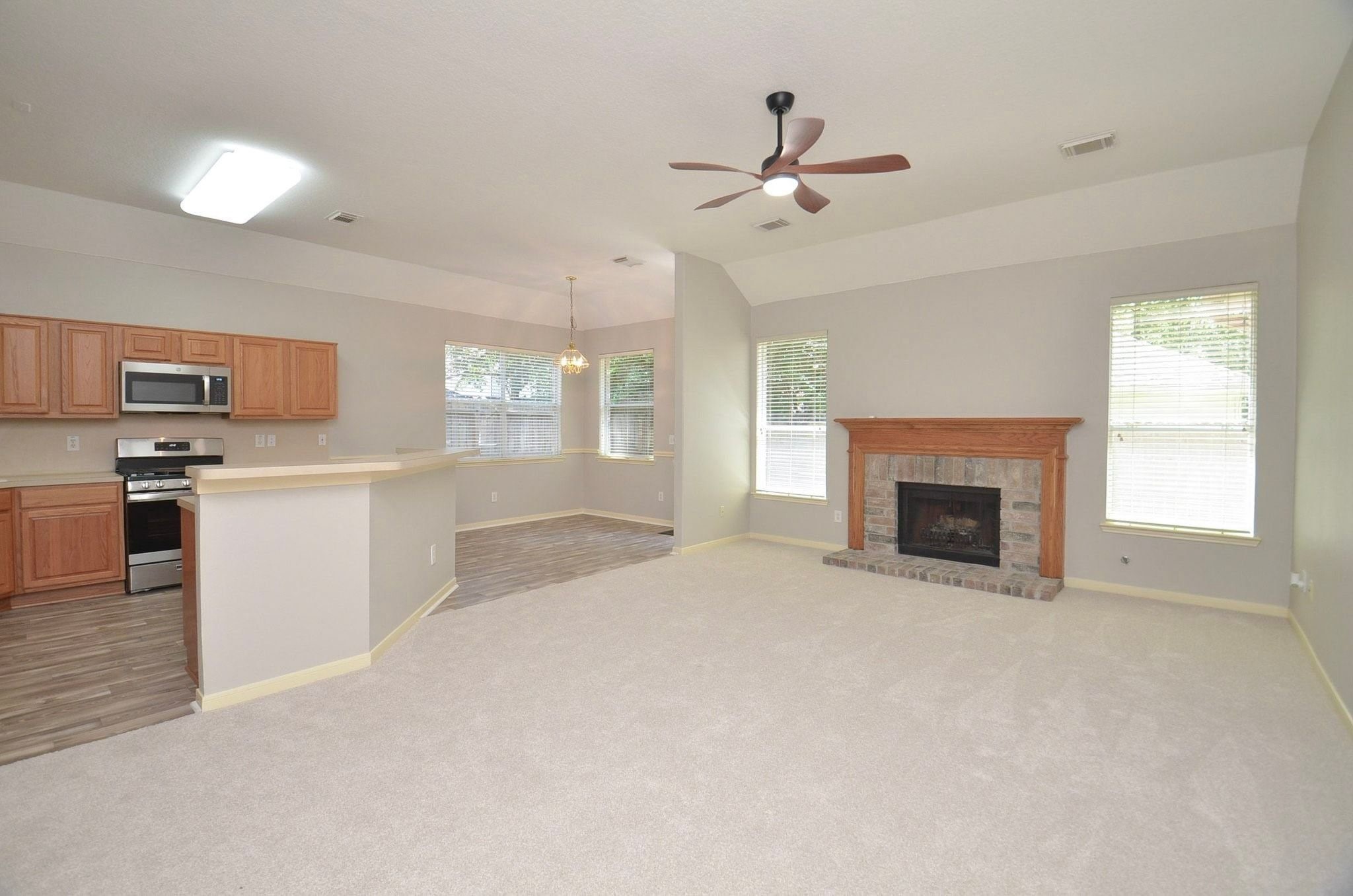 43 S Lace Arbor Drive Property Photo 8