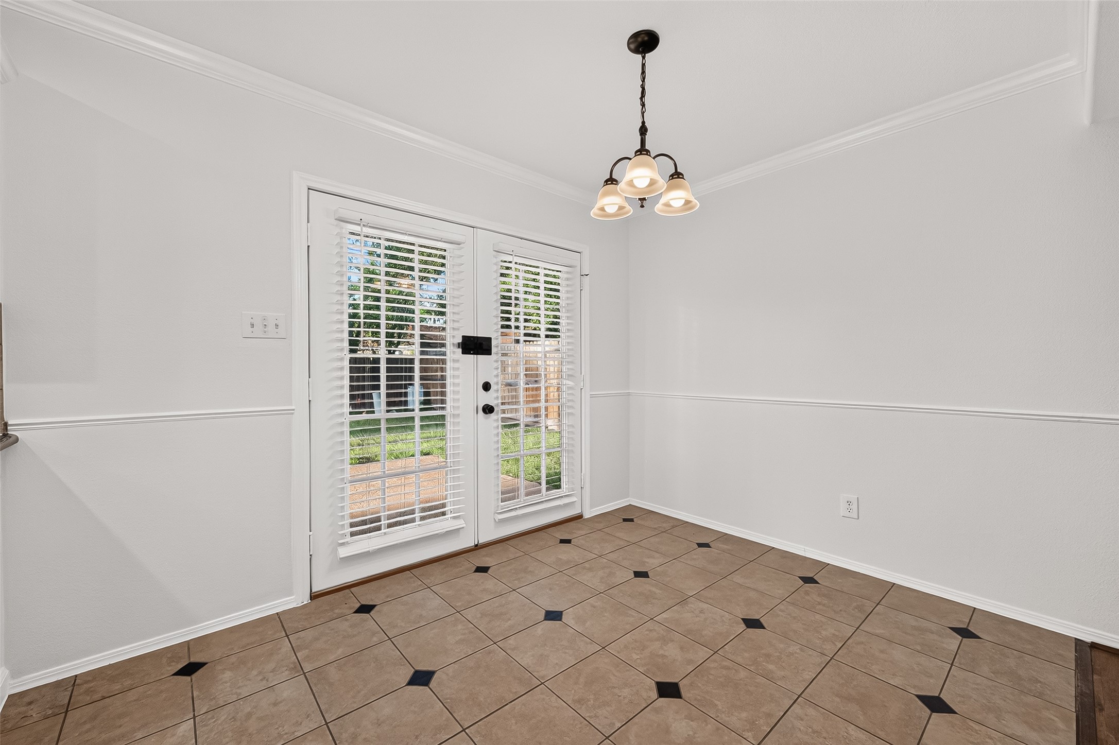 9322 Magnolia Ridge Drive Property Photo 4