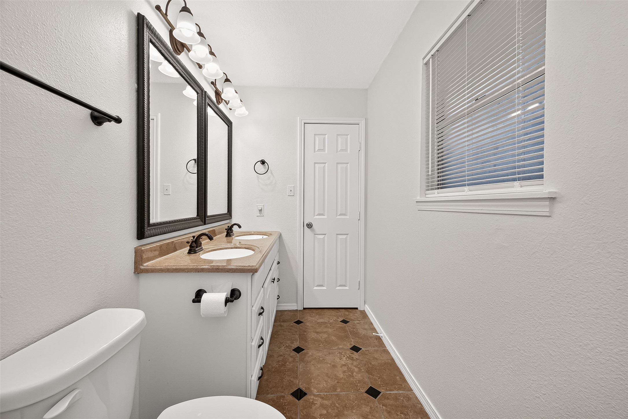 9322 Magnolia Ridge Drive Property Photo 14