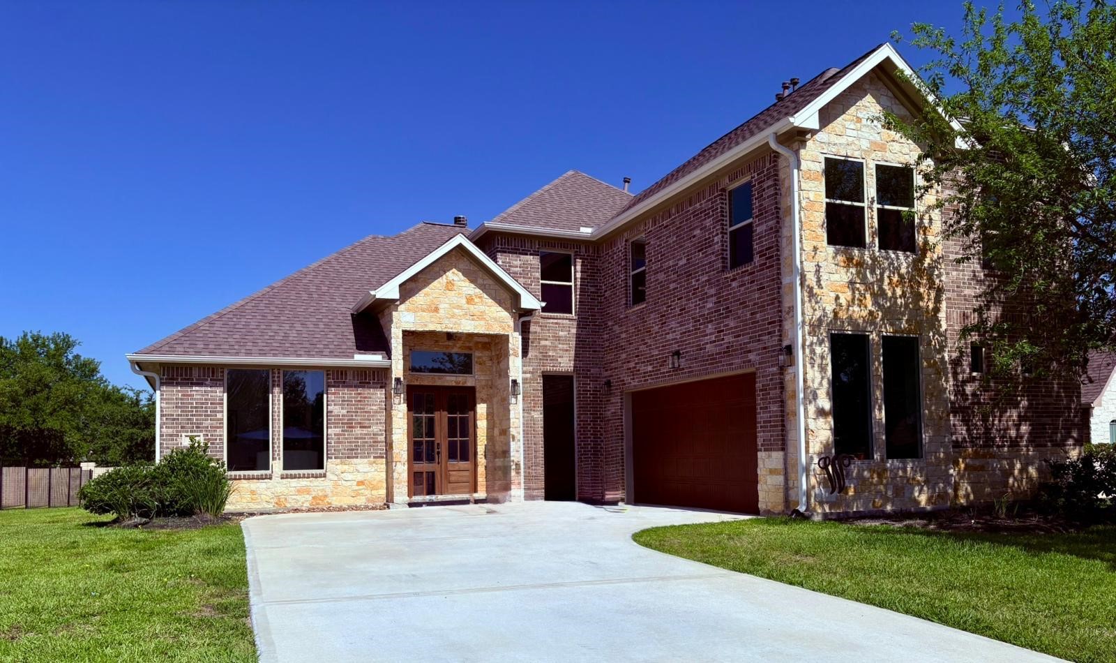 55 Ruskin Drive W Property Photo 1