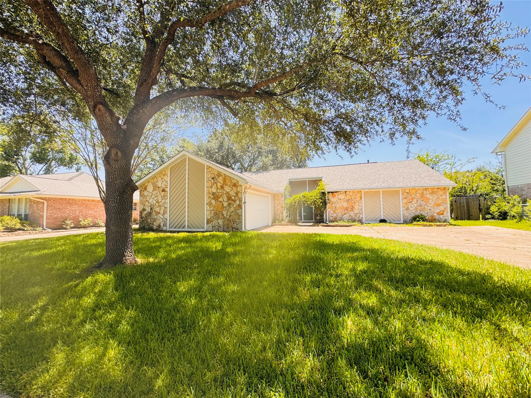 18107 Oakhampton Drive Property Photo 1