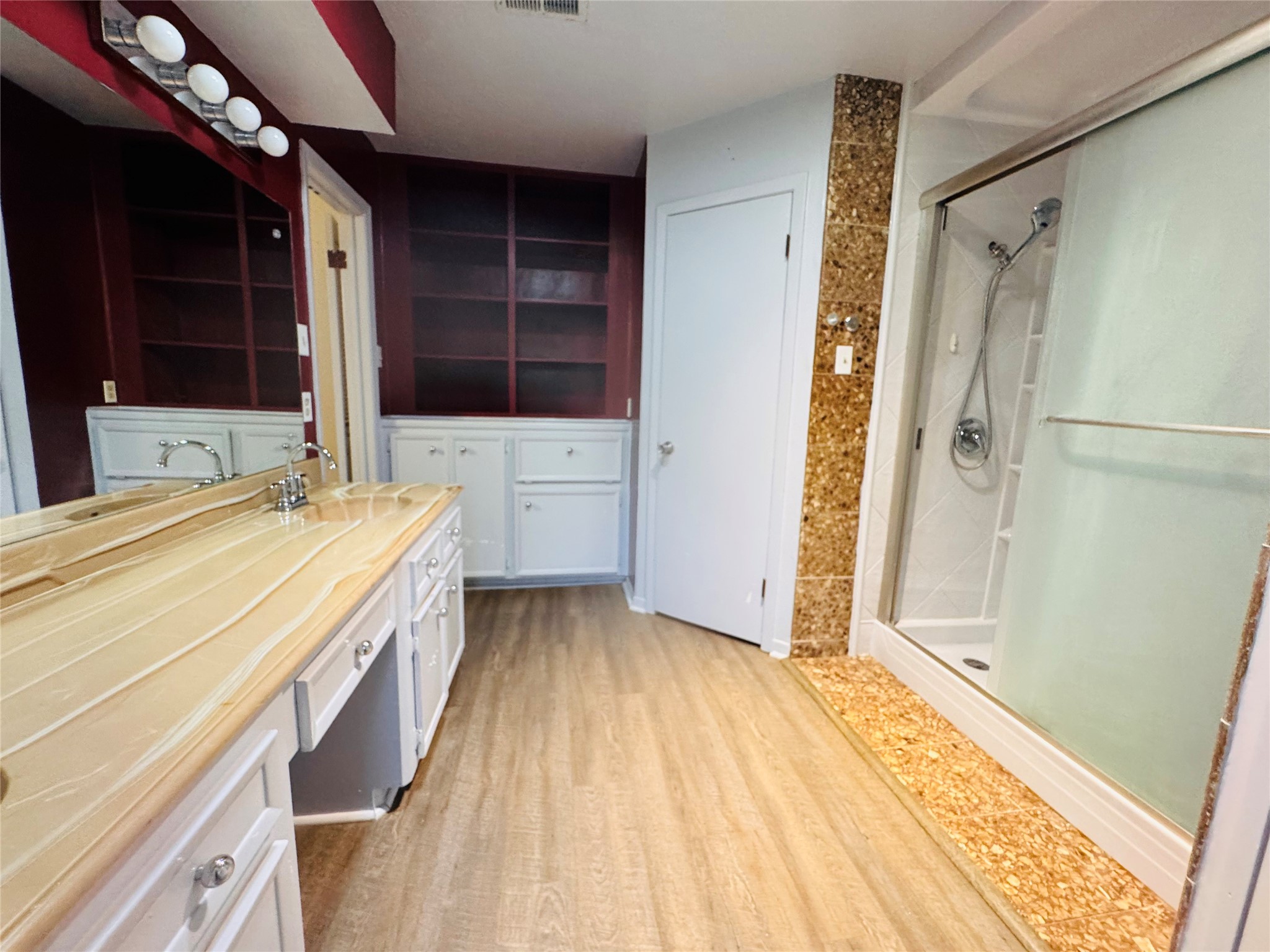 18107 Oakhampton Drive Property Photo 10
