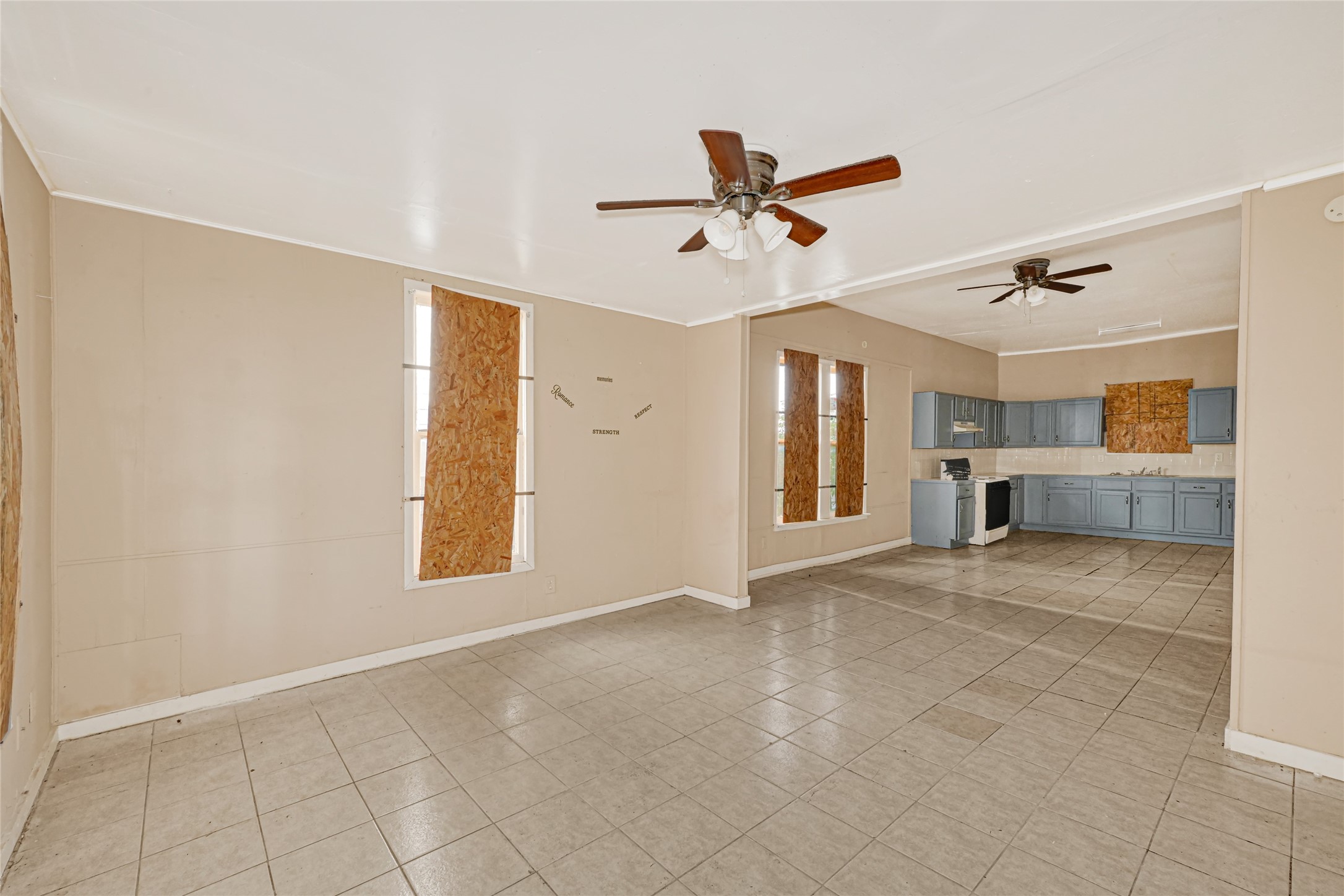 4013 King Street Property Photo 4