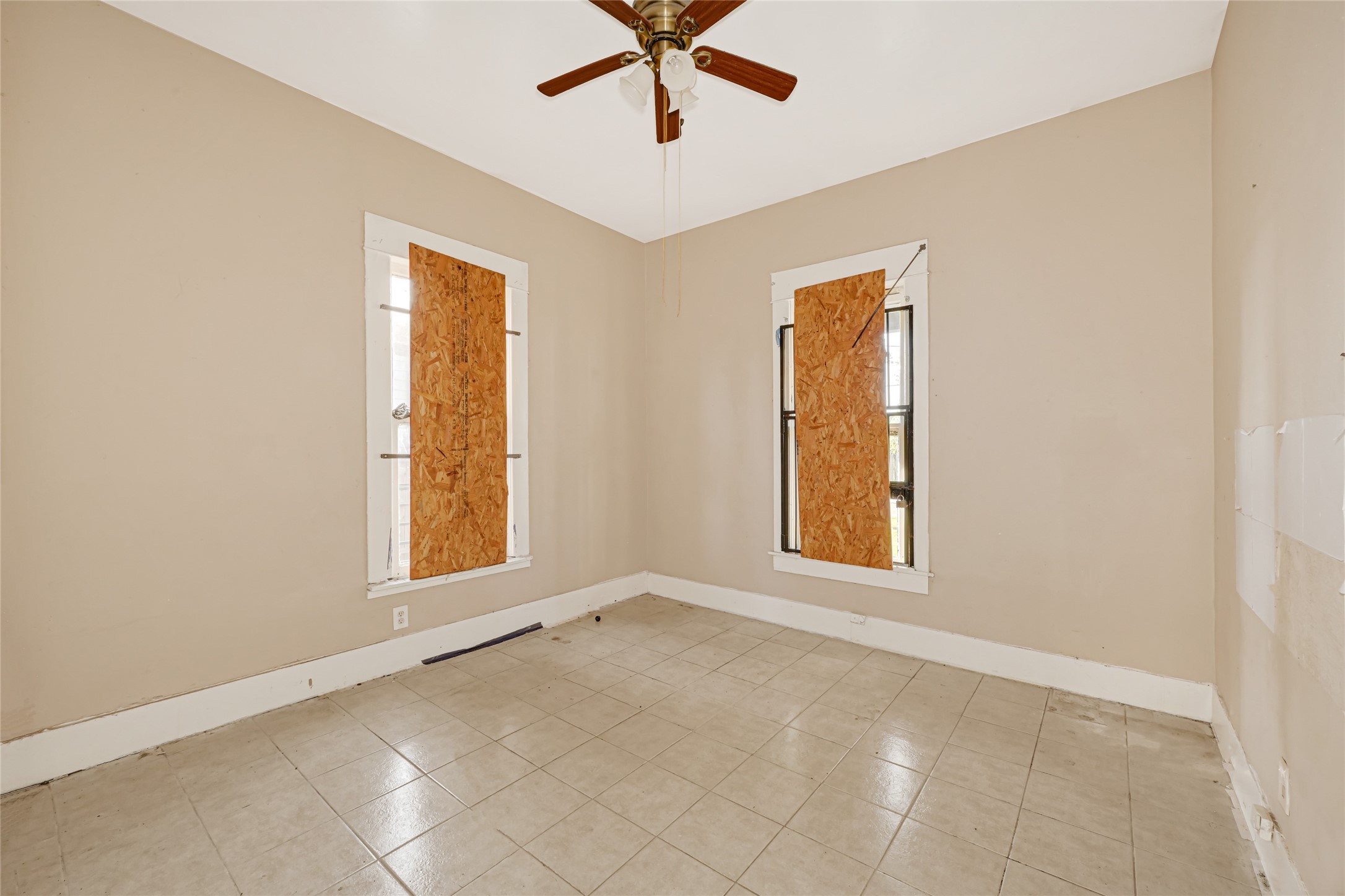 4013 King Street Property Photo 6