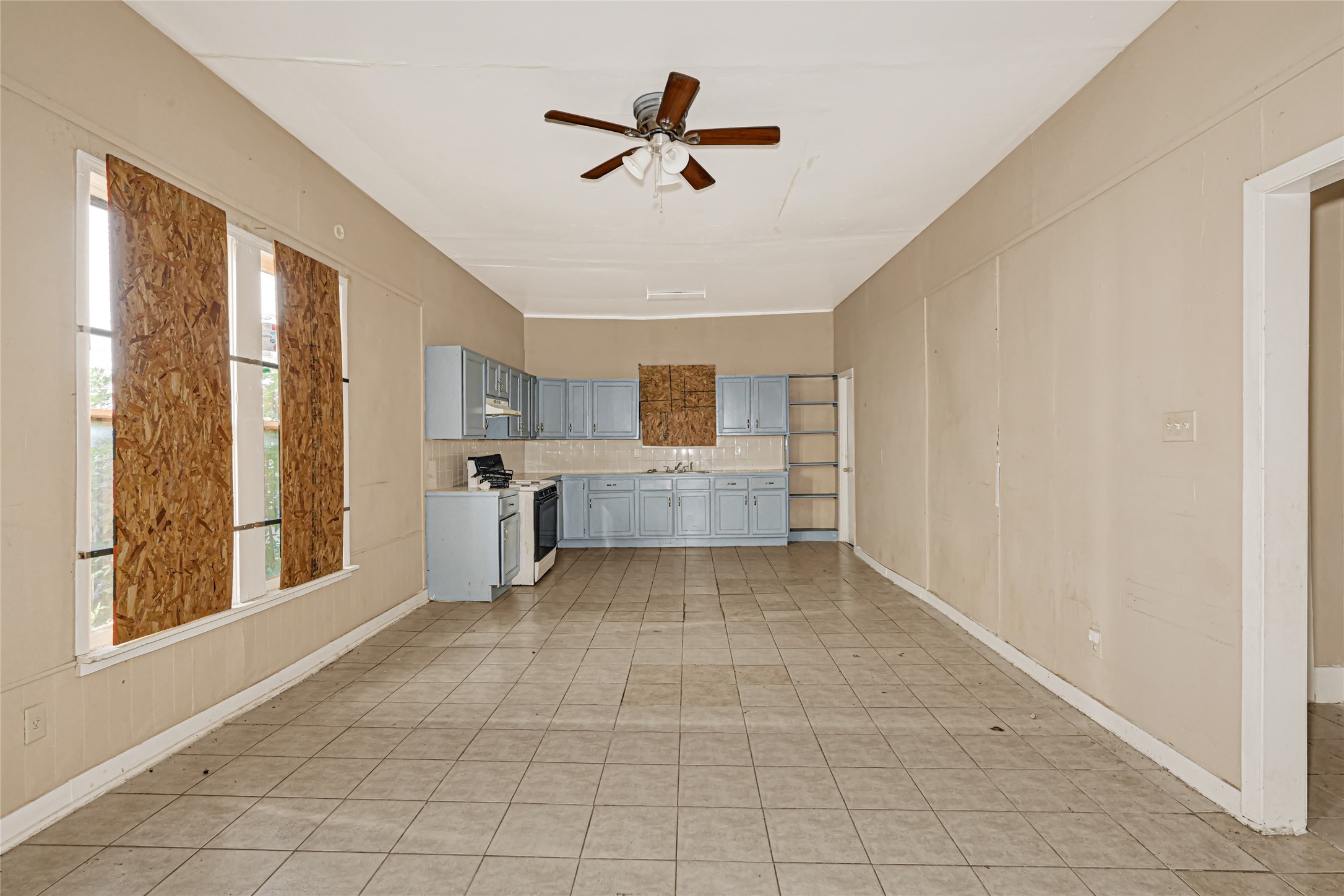 4013 King Street Property Photo 7