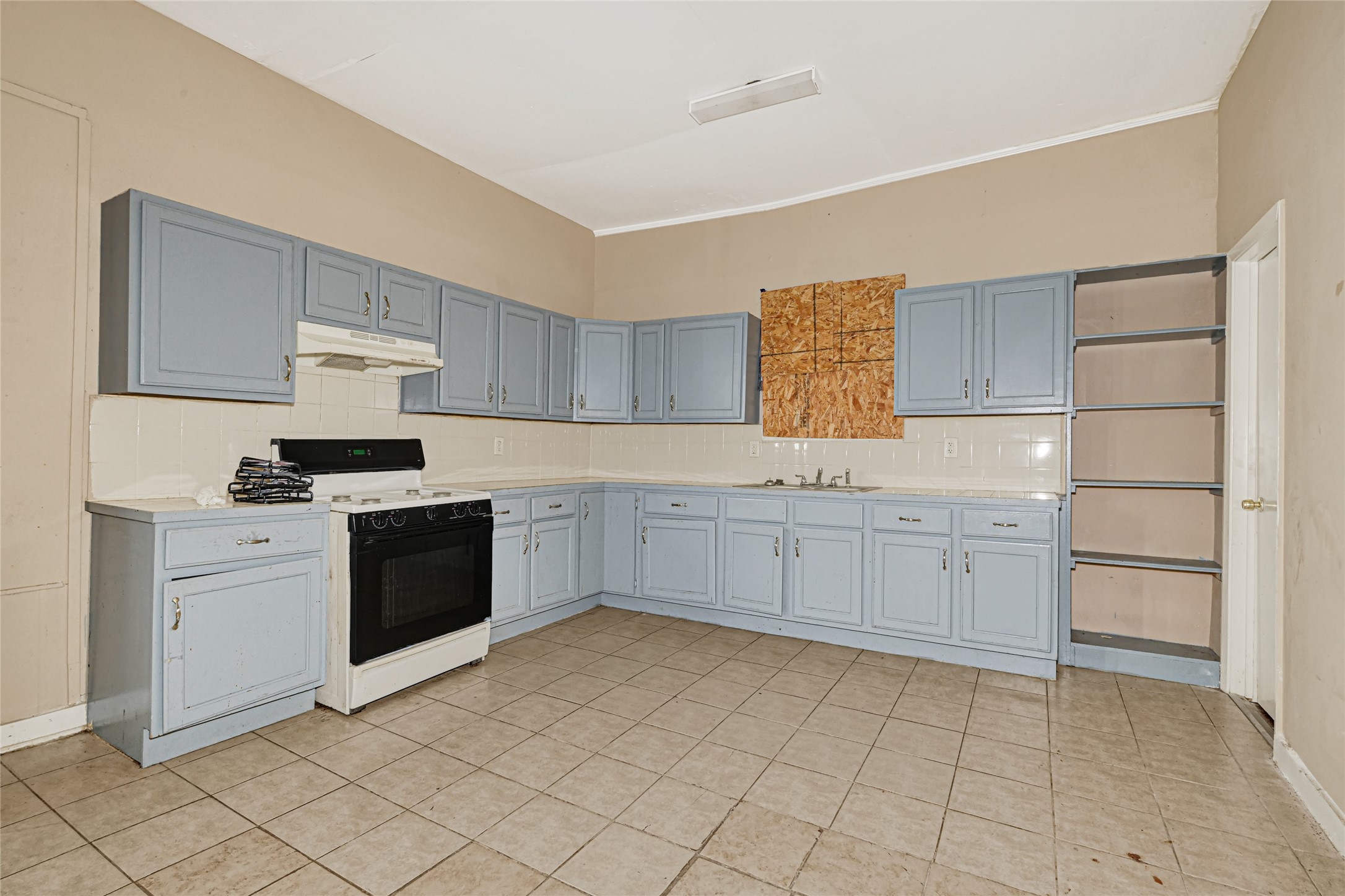 4013 King Street Property Photo 8