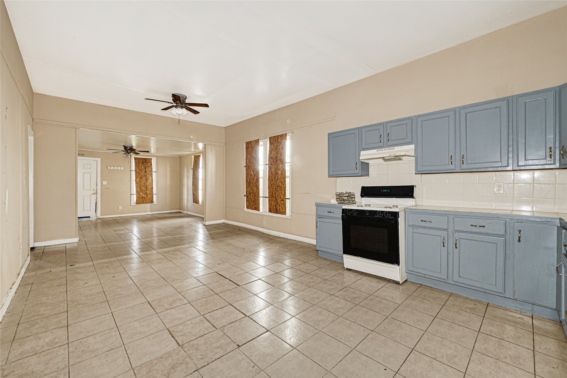 4013 King Street Property Photo 9