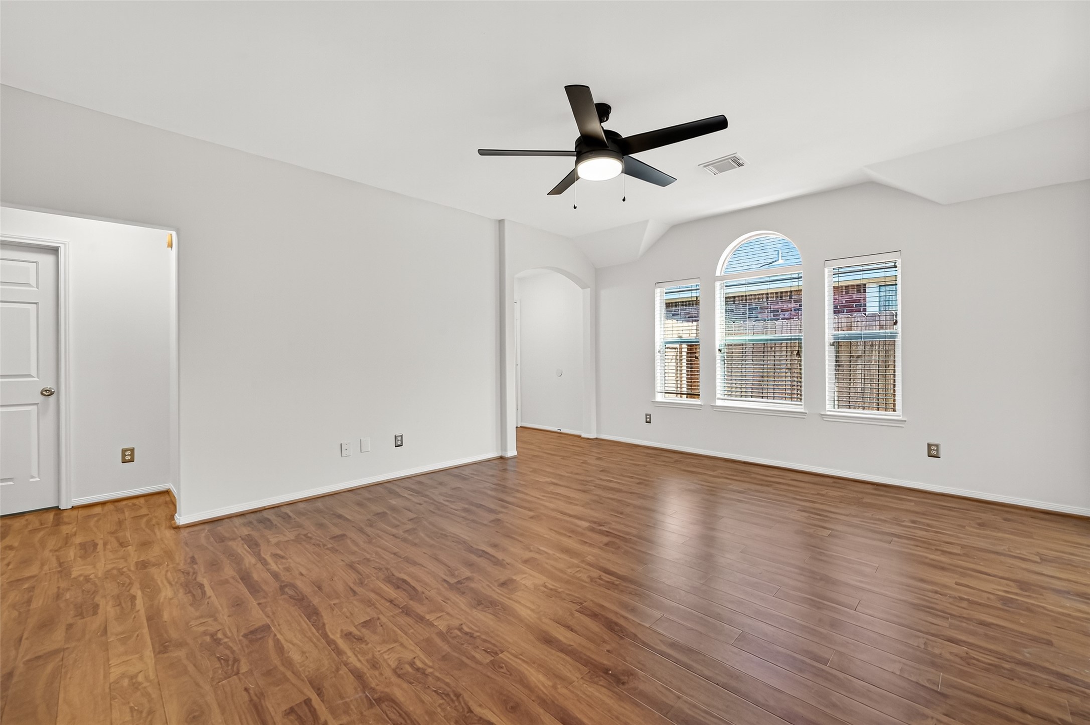 1415 Rogers Lake Lane Property Photo 4