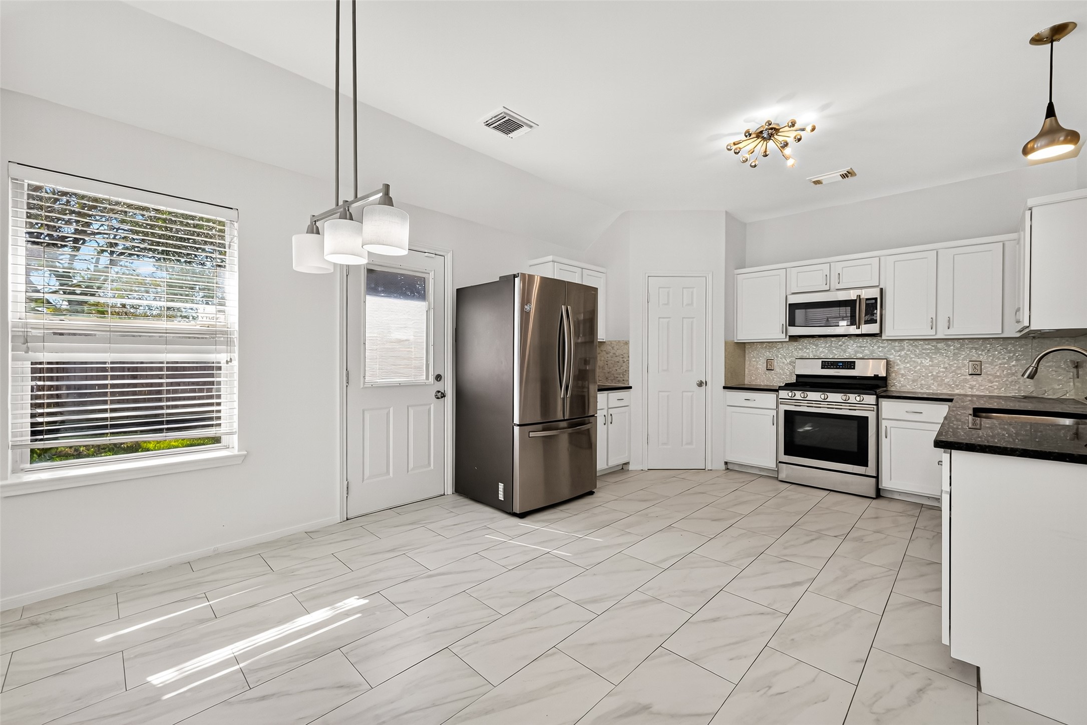 1415 Rogers Lake Lane Property Photo 6