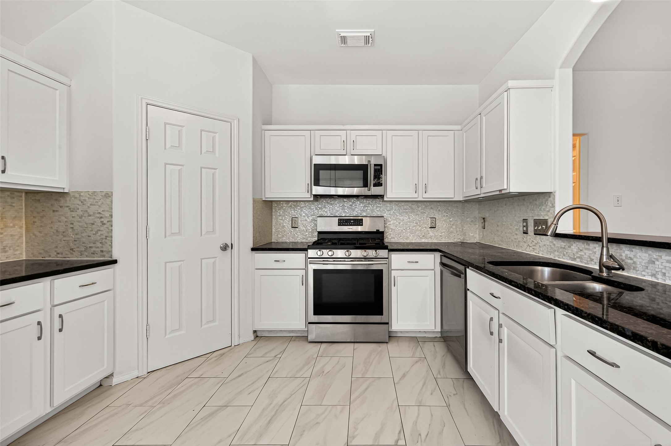 1415 Rogers Lake Lane Property Photo 8