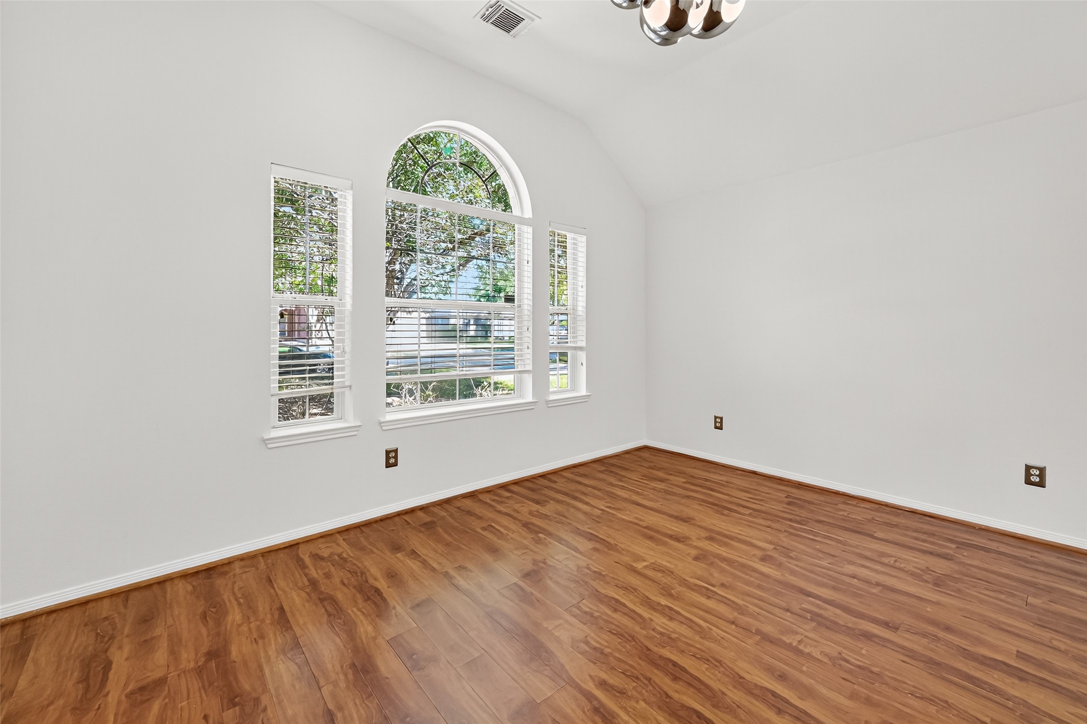 1415 Rogers Lake Lane Property Photo 9