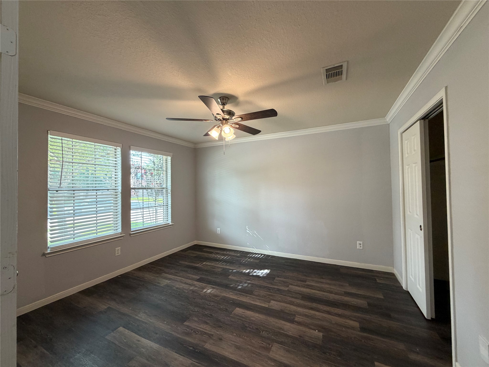 8023 Clover Leaf Drive Property Photo 3
