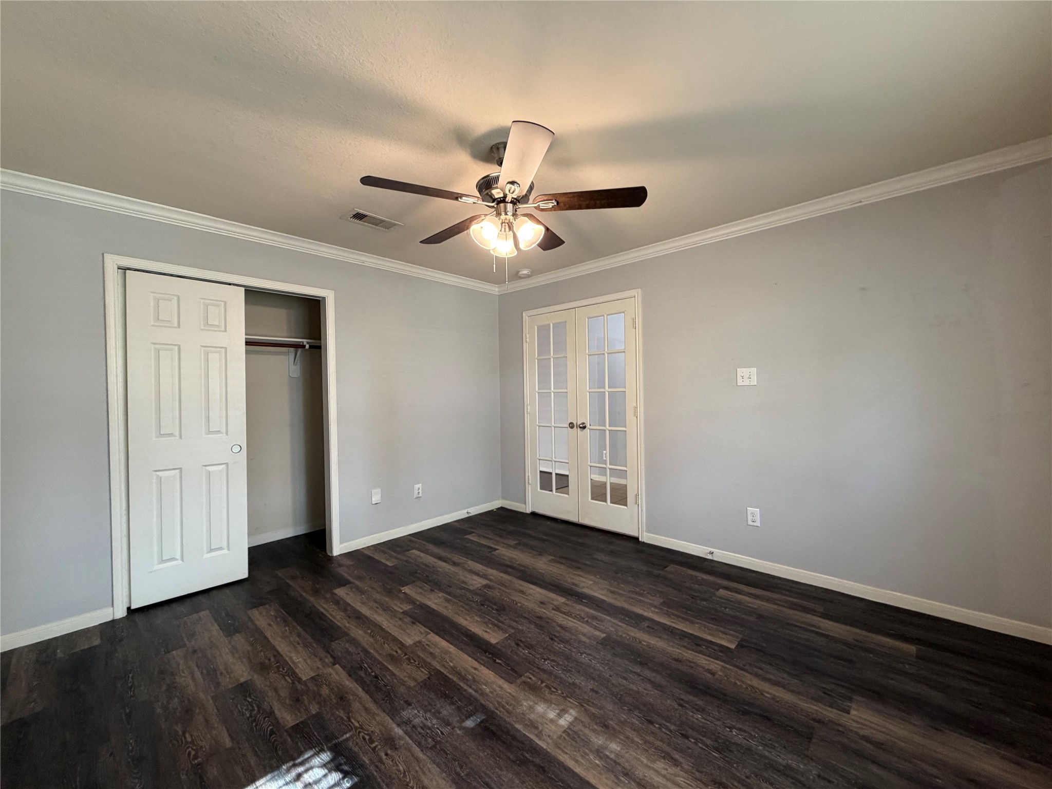 8023 Clover Leaf Drive Property Photo 4