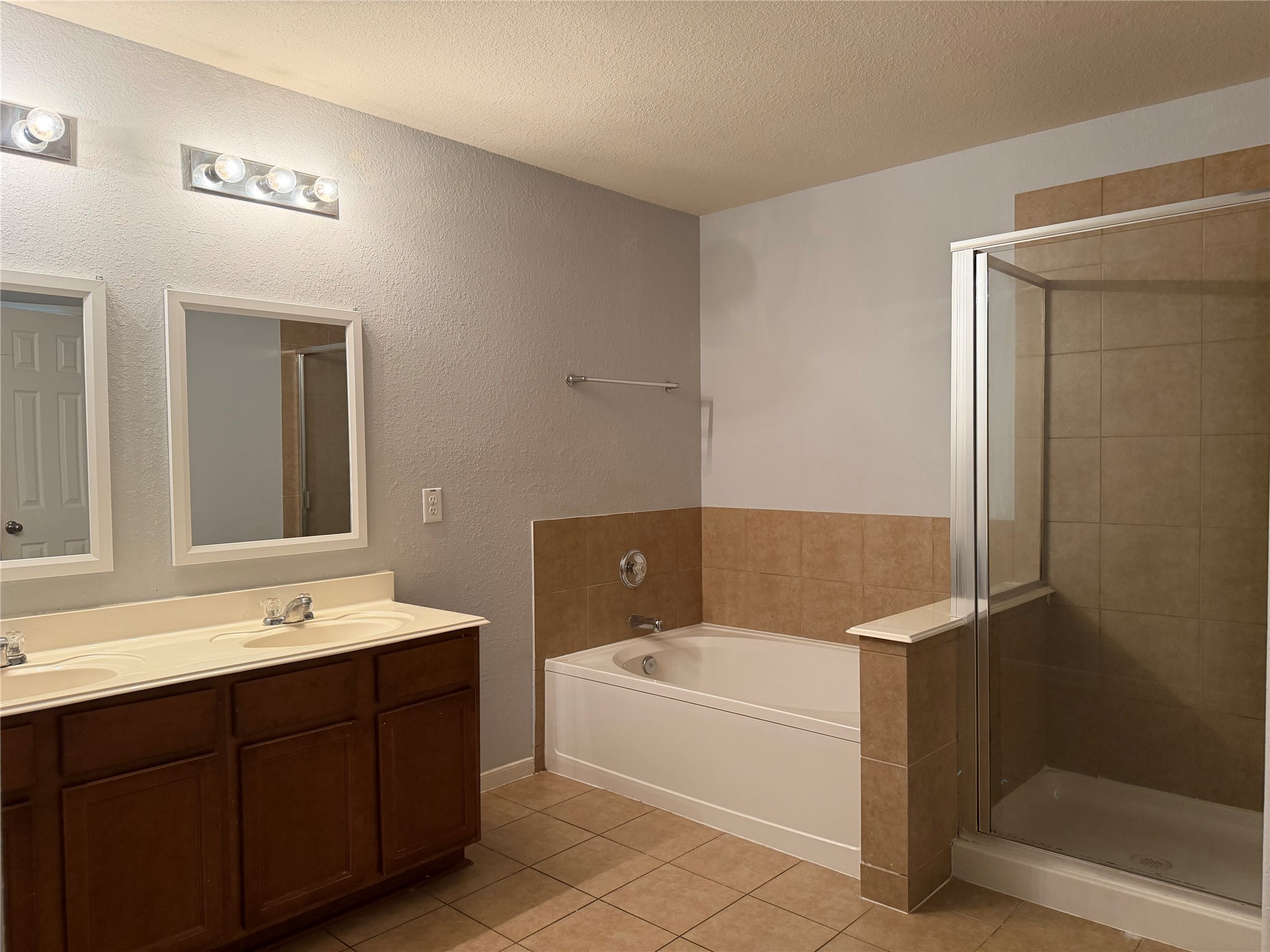 8023 Clover Leaf Drive Property Photo 19