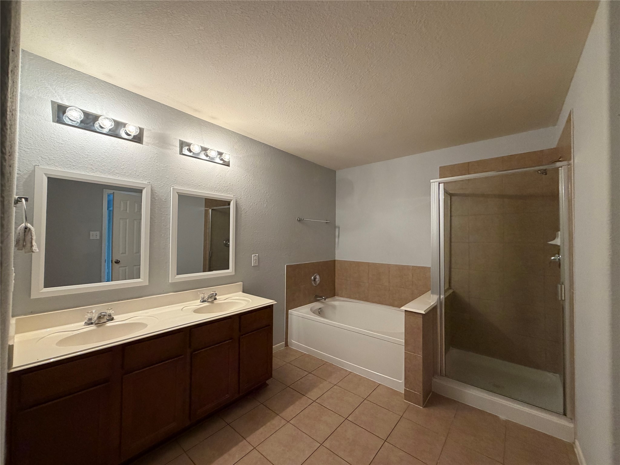 8023 Clover Leaf Drive Property Photo 20