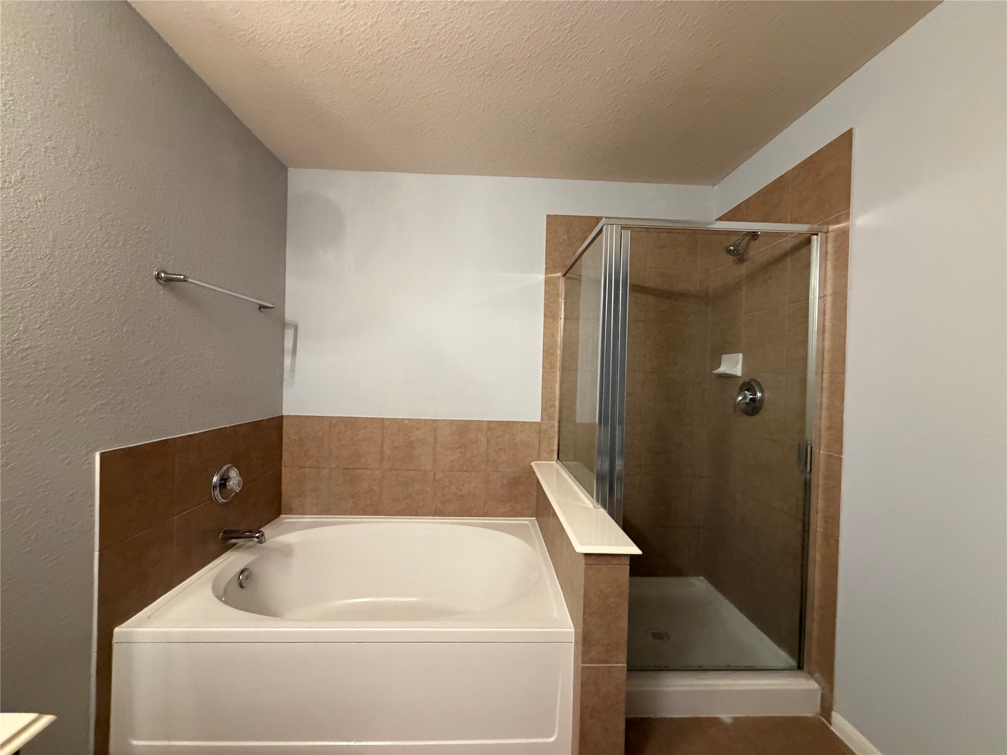 8023 Clover Leaf Drive Property Photo 21