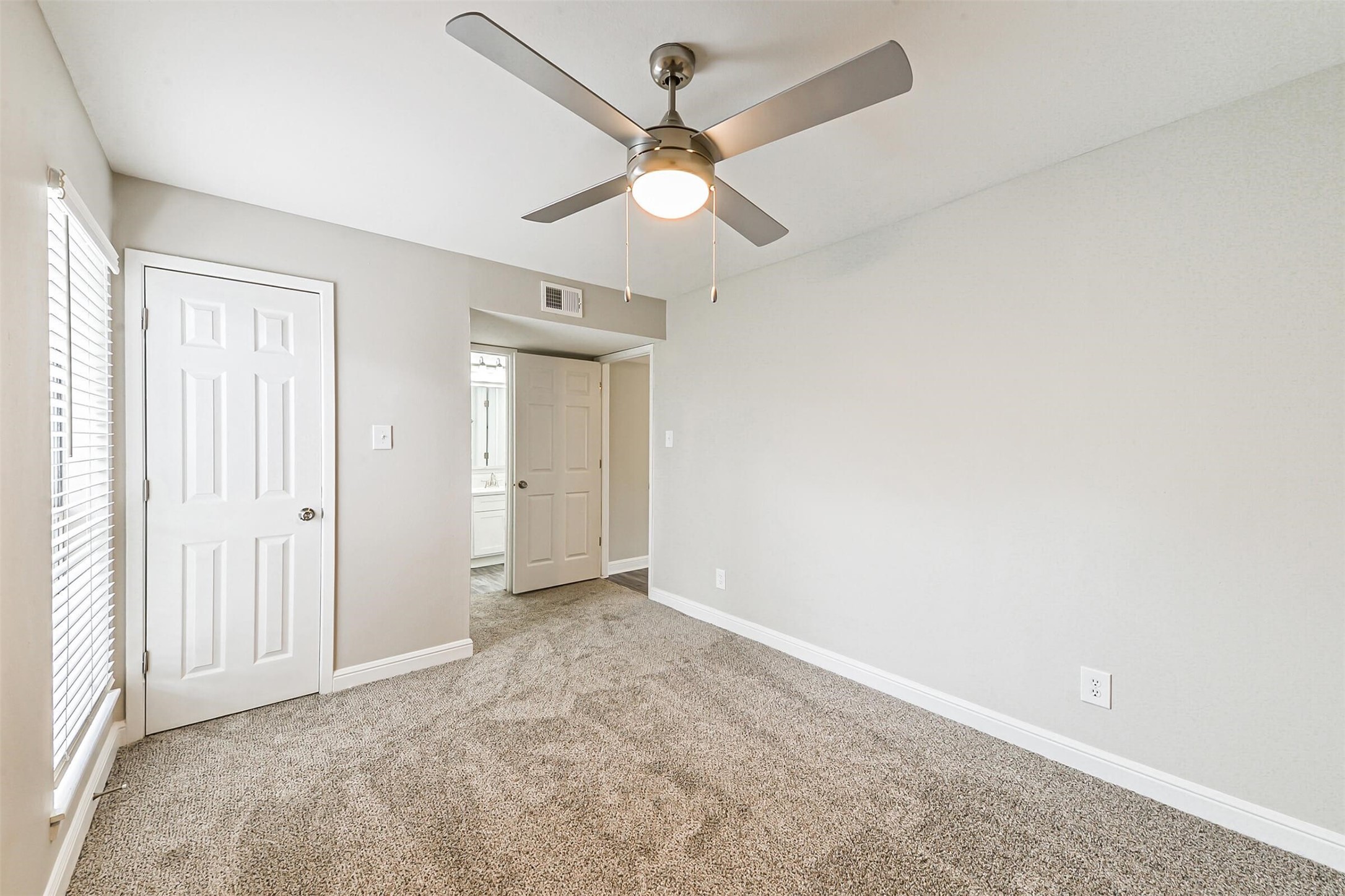 1111 W Main Street 1004 Property Photo 29