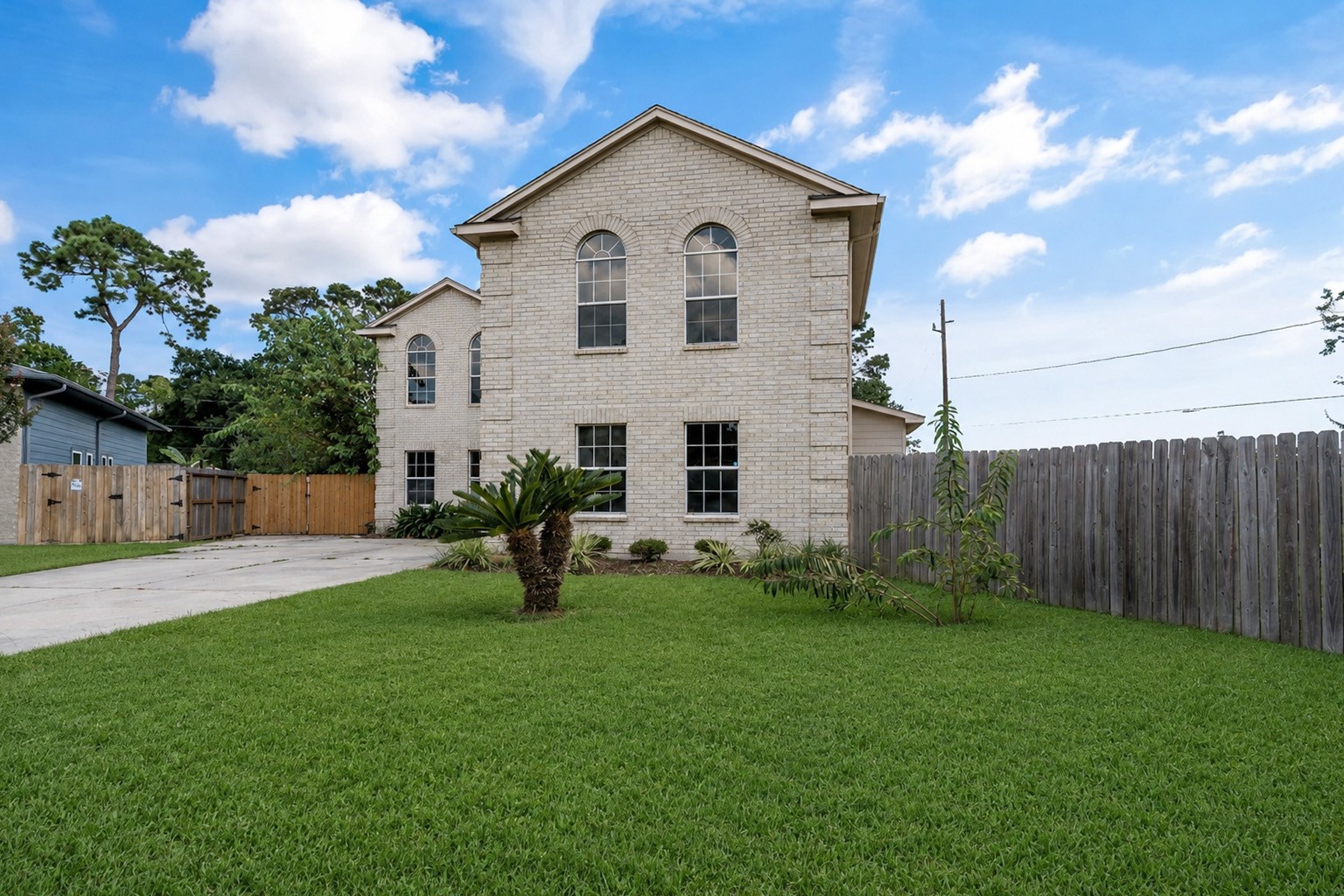 17603 W Fawn River Circle Property Photo 4