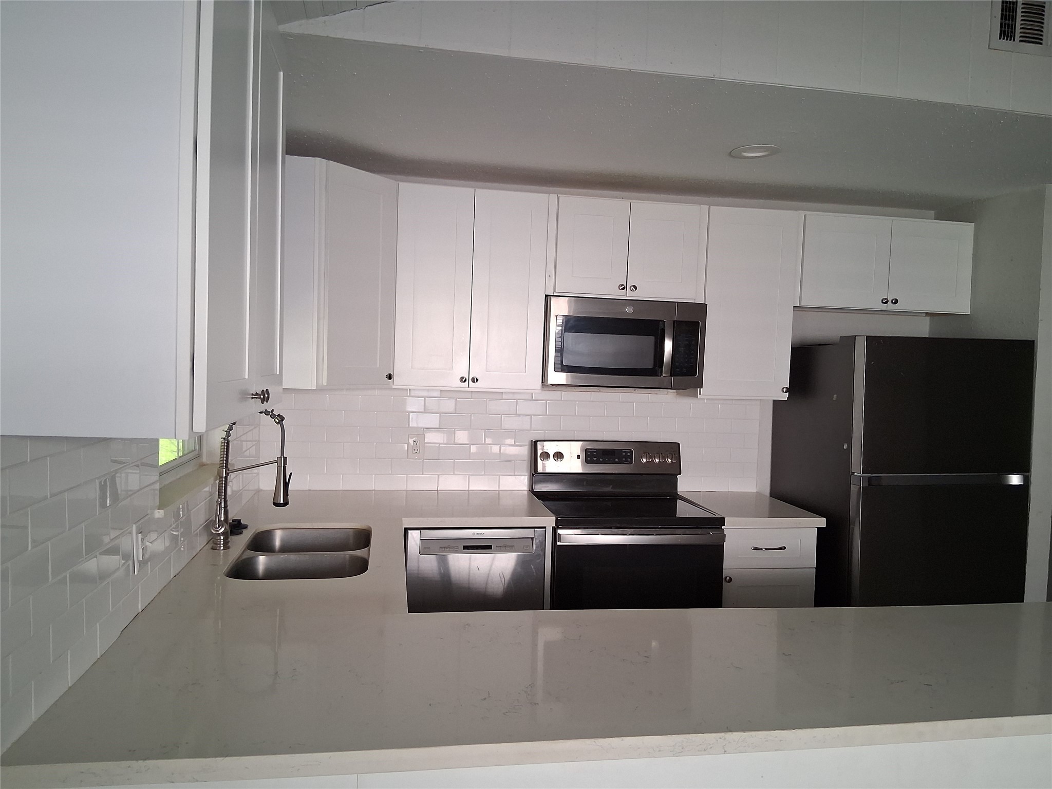 26445 E Lazy Ln Property Photo 3