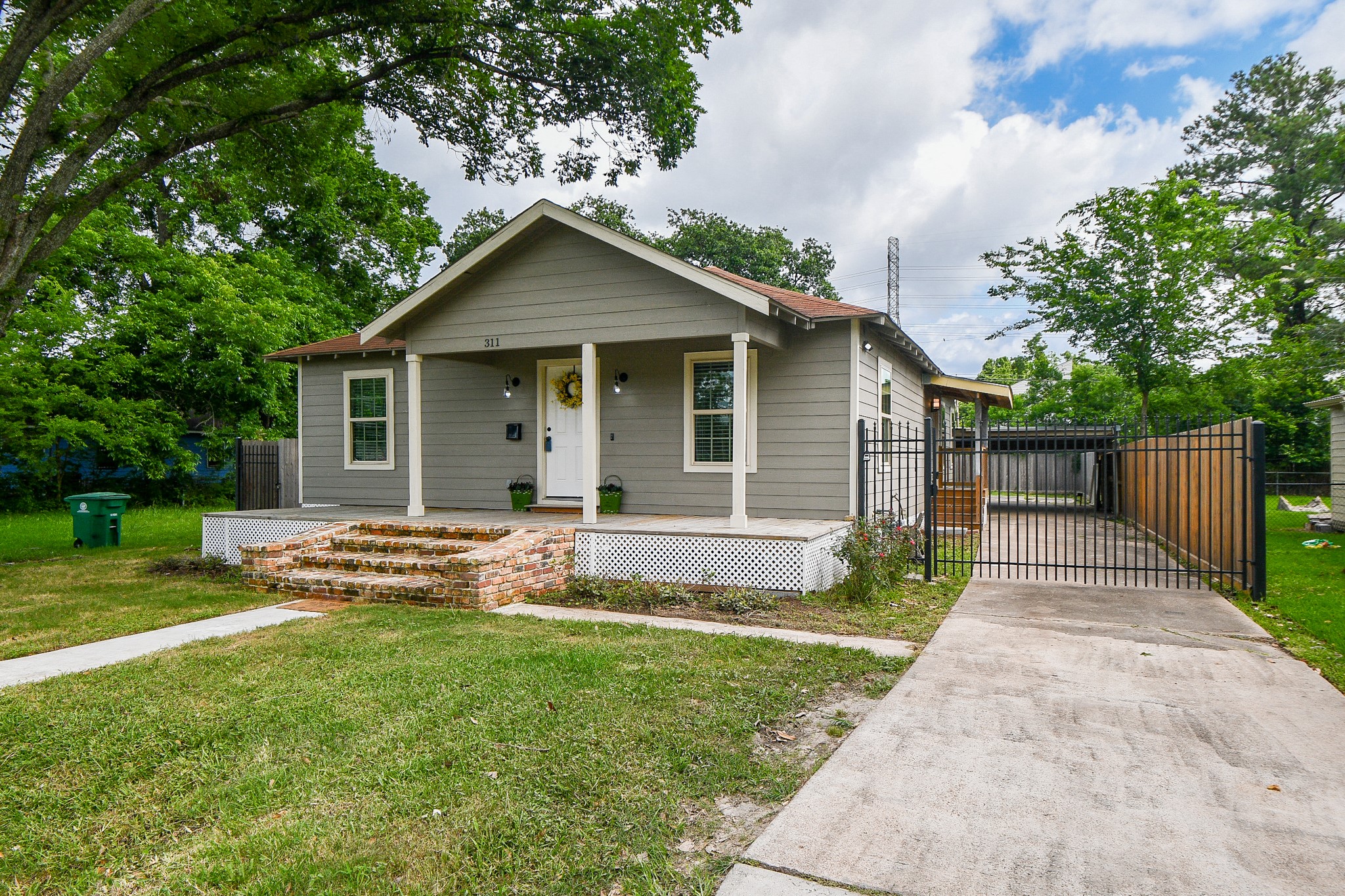 311 E 35th Street Property Photo 2