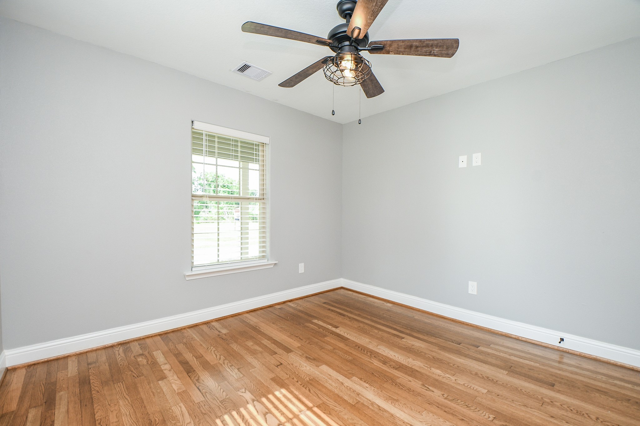 311 E 35th Street Property Photo 10