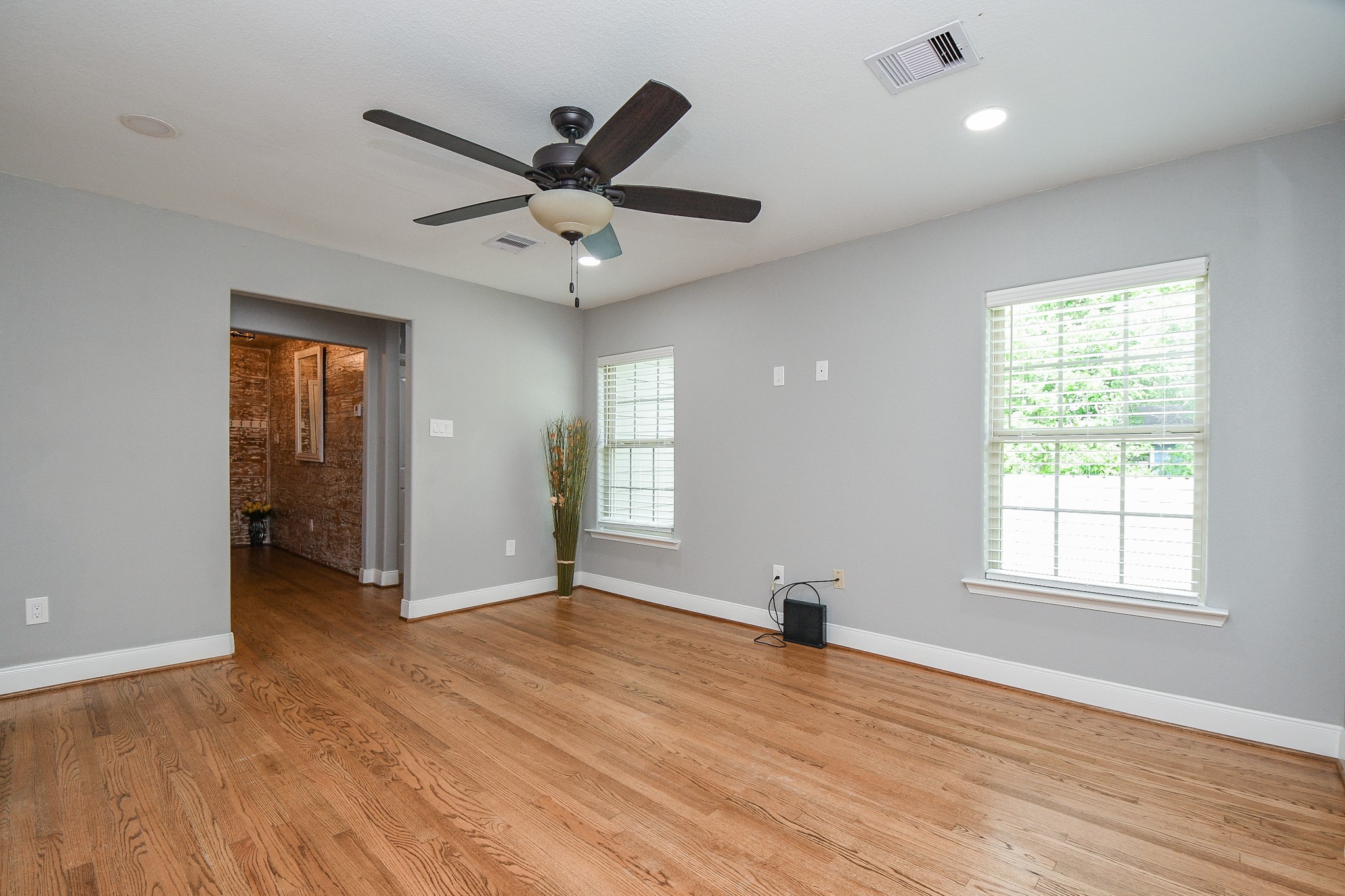 311 E 35th Street Property Photo 11