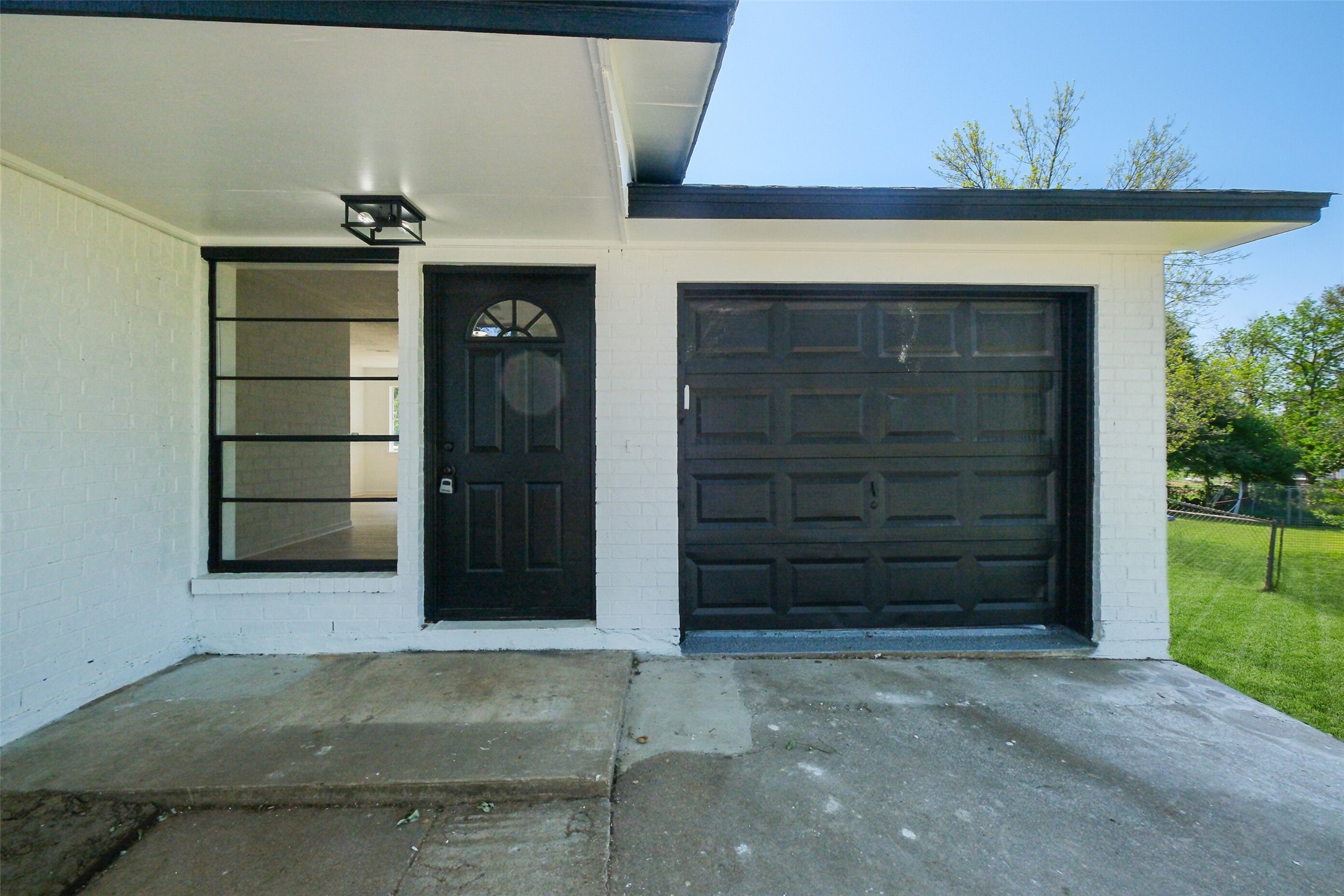 221 N Baron Street Property Photo 2