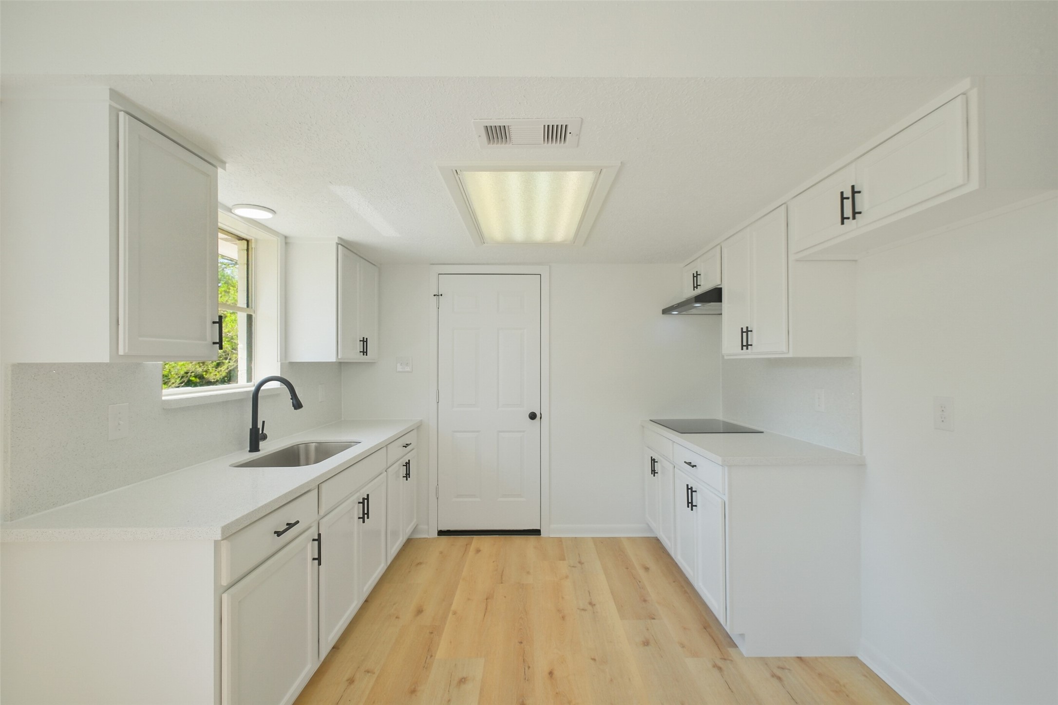 221 N Baron Street Property Photo 6