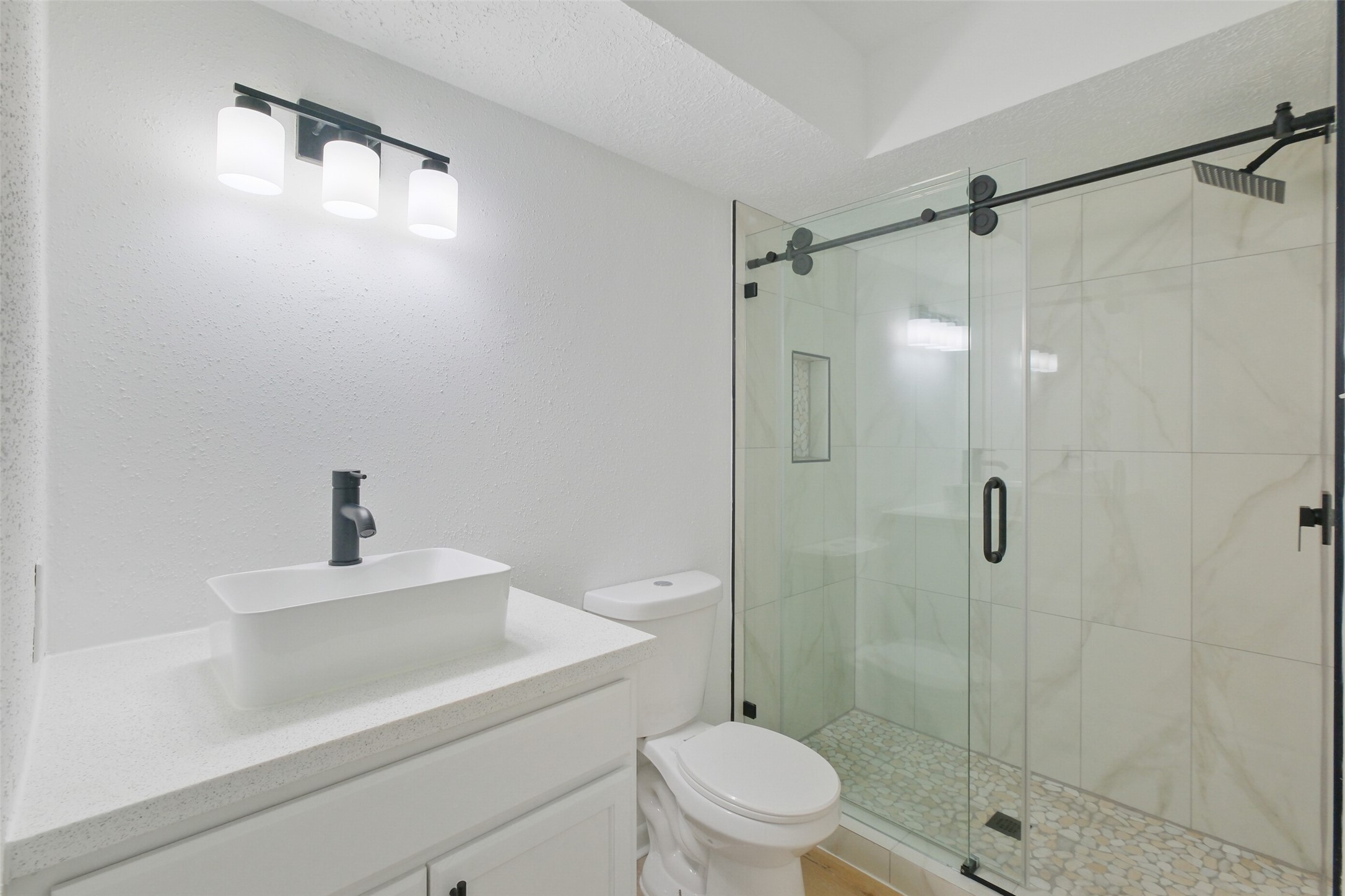 221 N Baron Street Property Photo 8