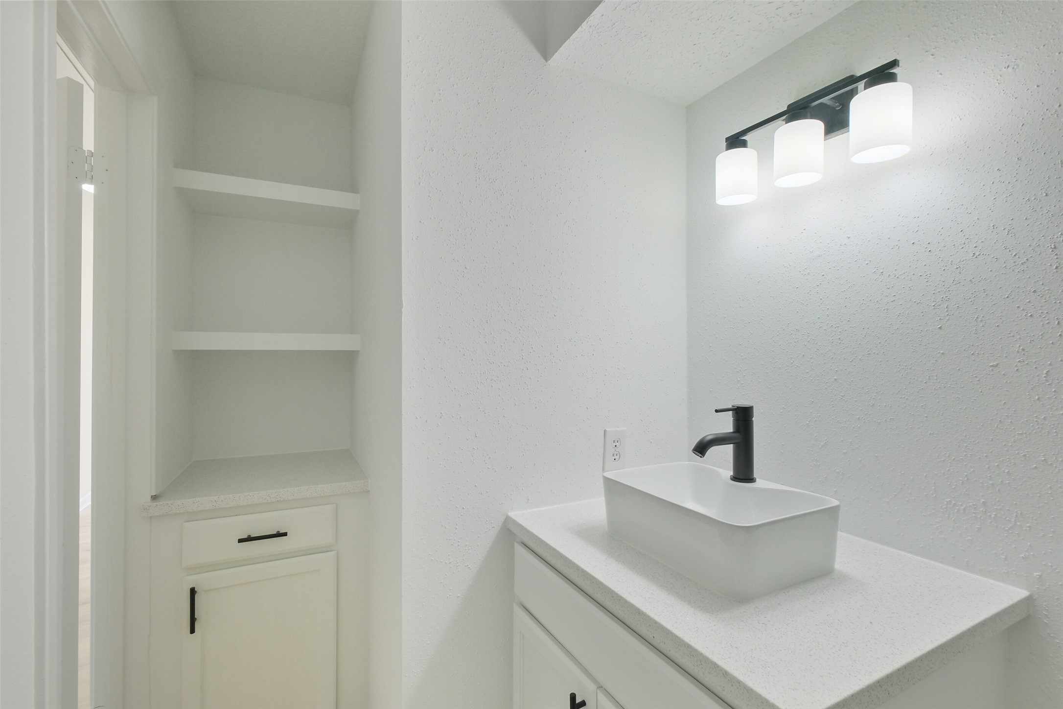 221 N Baron Street Property Photo 9