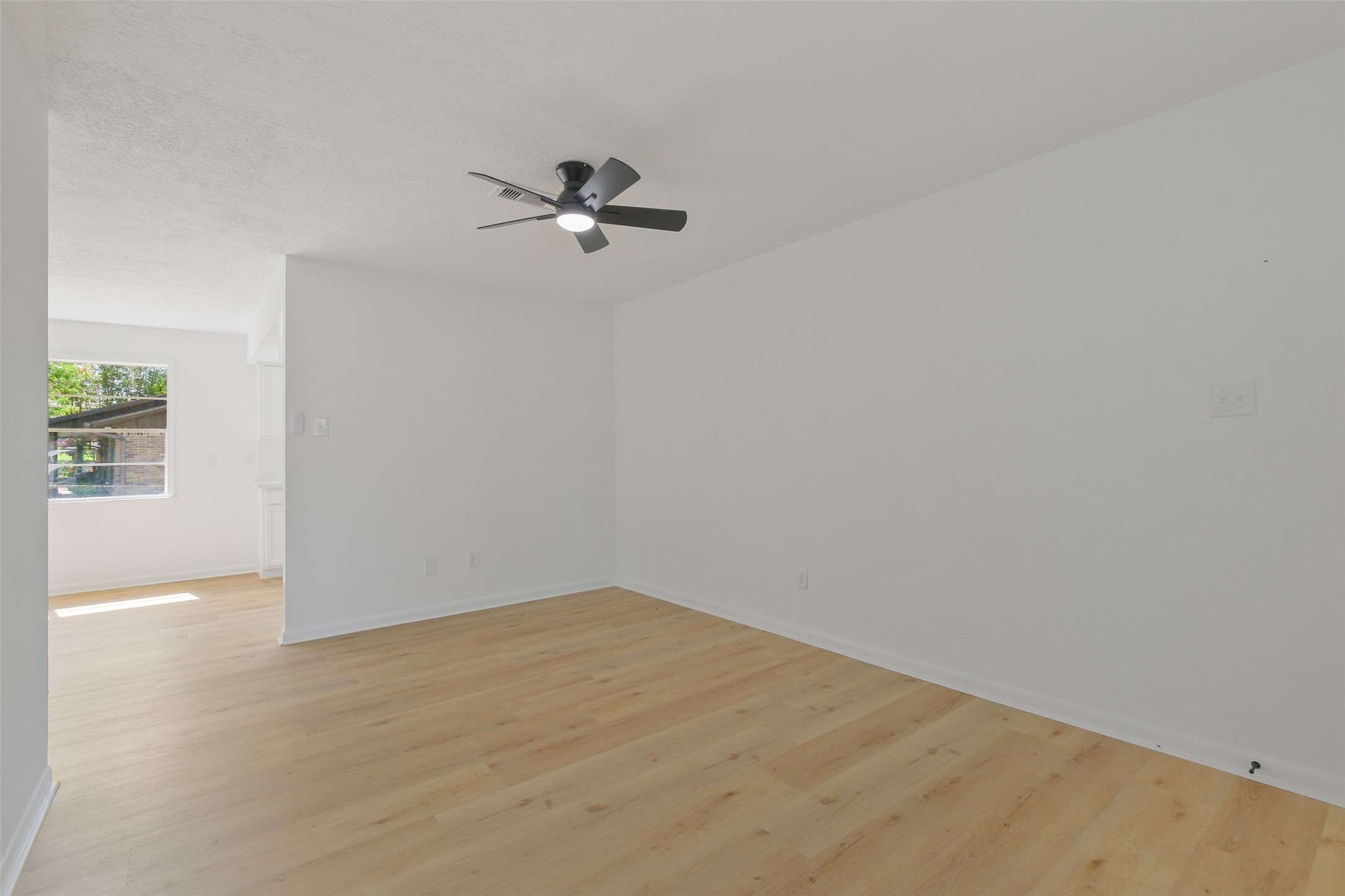 221 N Baron Street Property Photo 11