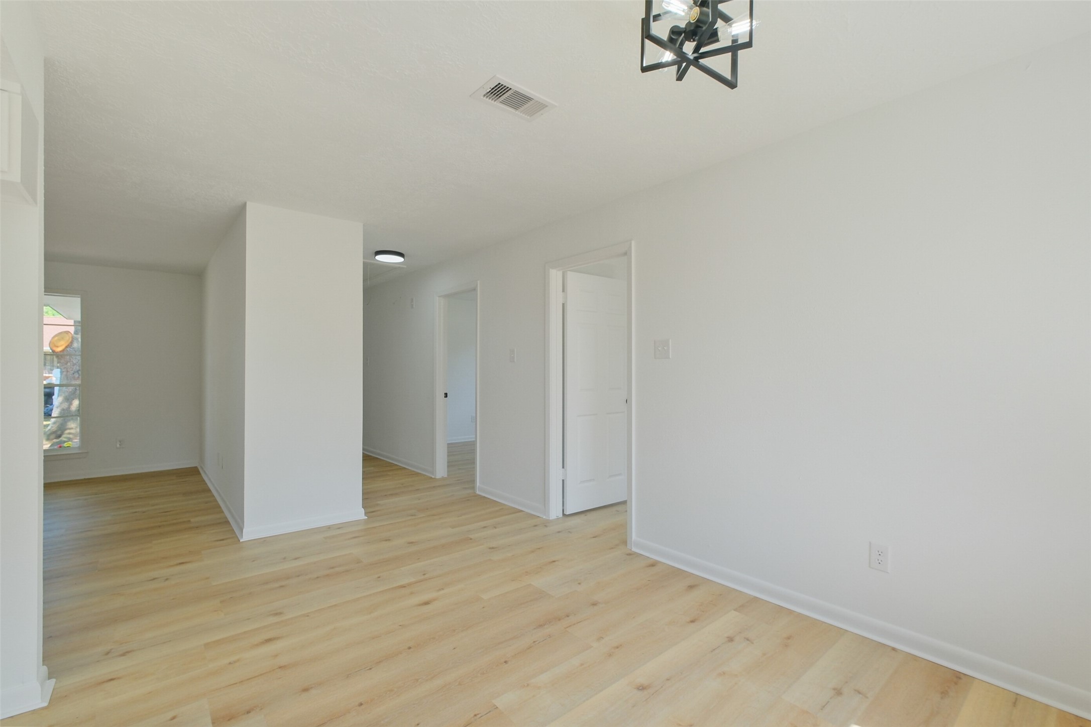 221 N Baron Street Property Photo 12