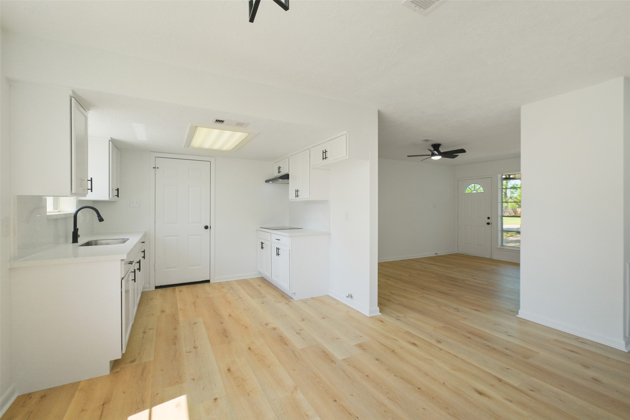 221 N Baron Street Property Photo 13