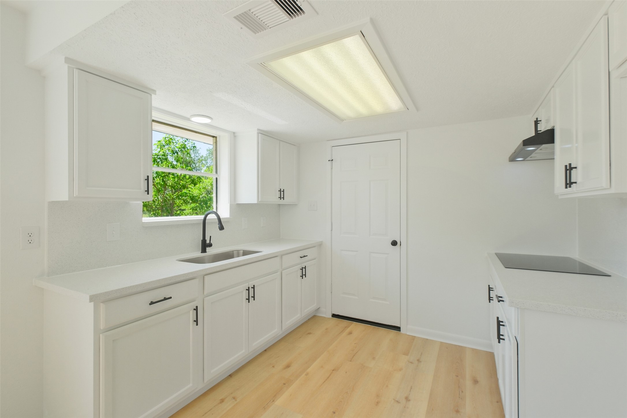221 N Baron Street Property Photo 14