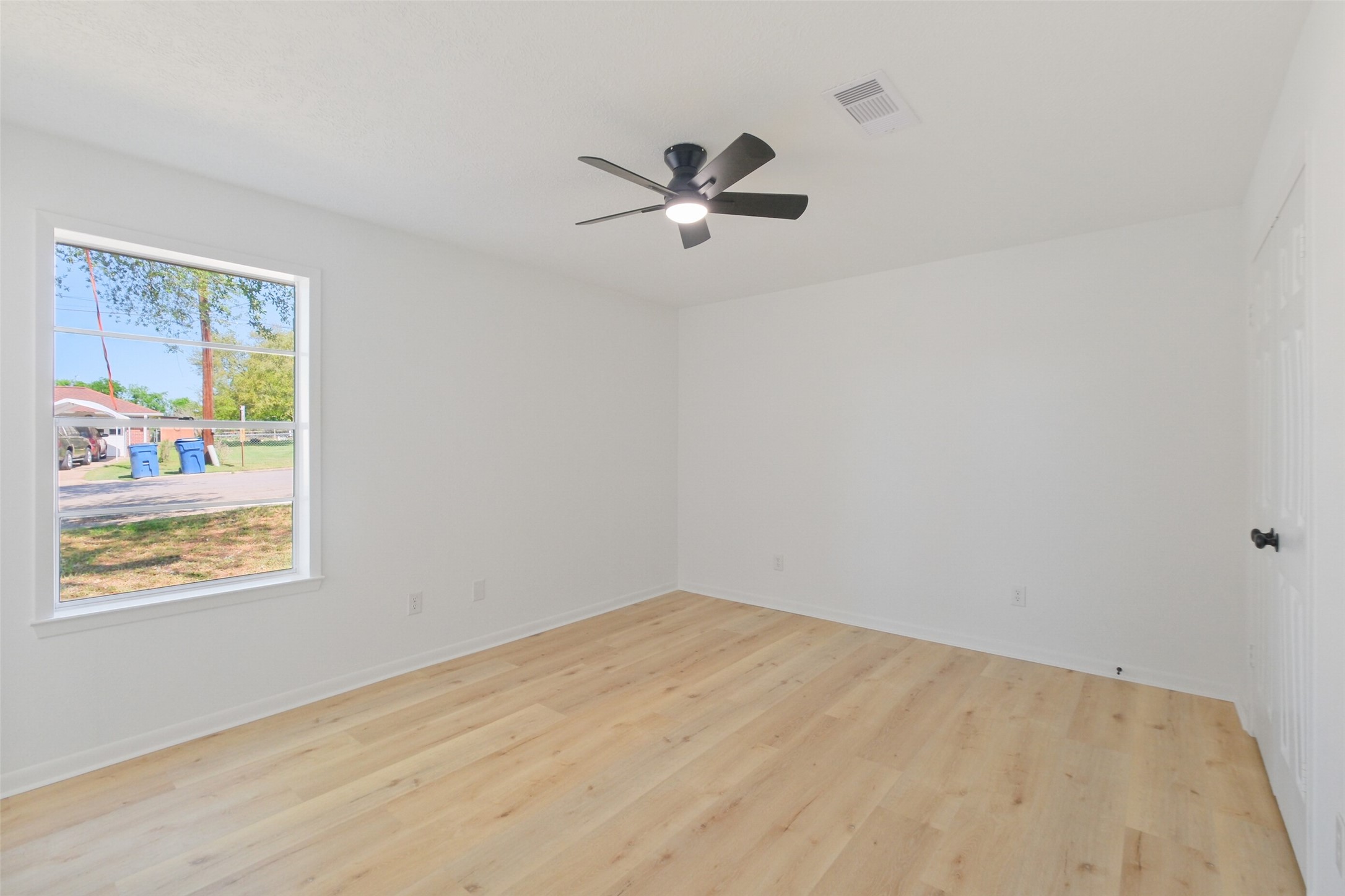 221 N Baron Street Property Photo 17